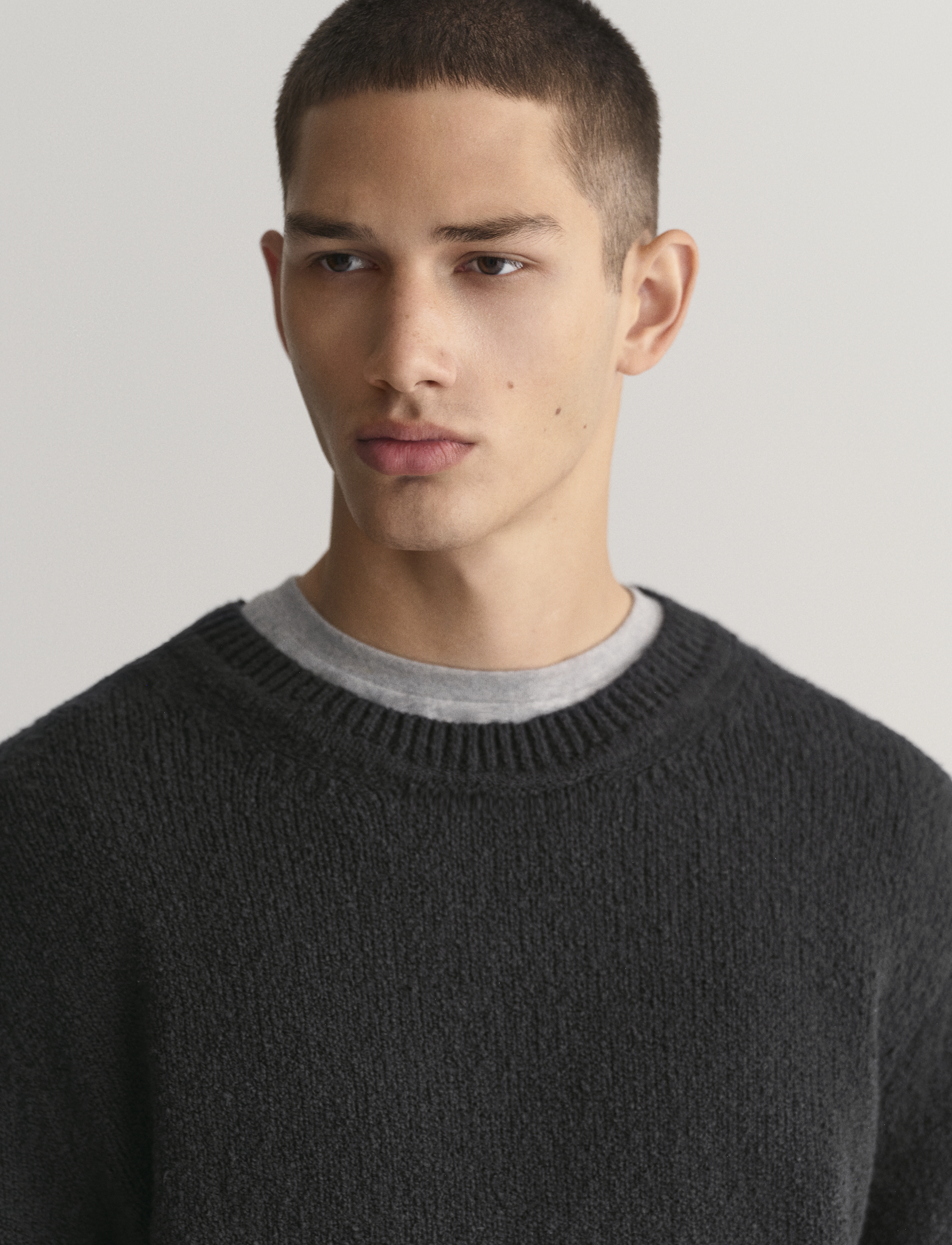 GANT - RELAXED PLAIN BOUCLE C-NECK - black - 5