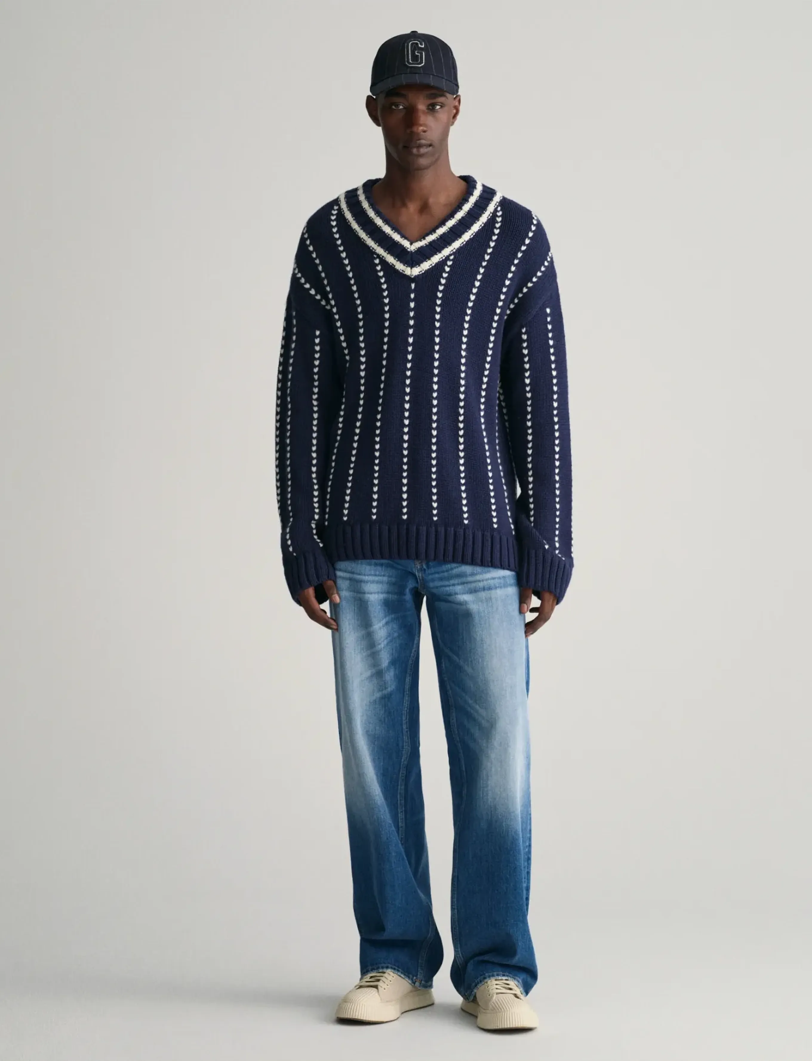 GANT - PINSTRIPED COLLEGIATE V-NECK - evening blue - 5
