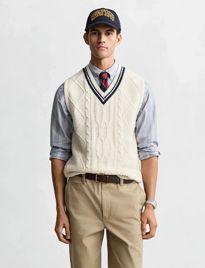 GANT - CABLE VEST - stickade västar - cream - 0