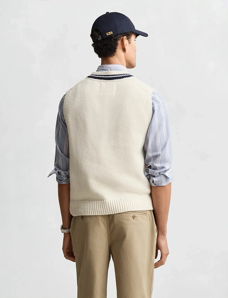 GANT - CABLE VEST - stickade västar - cream - 2