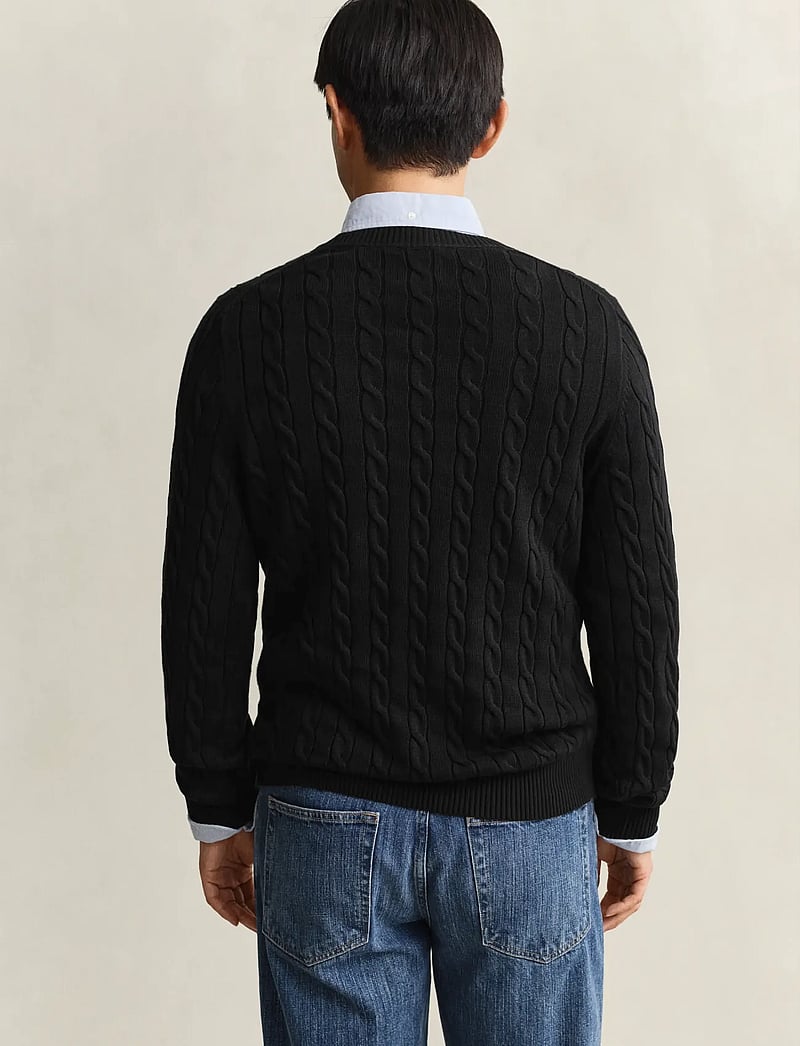 GANT - Classic Cable Knit Sweater - Ümmarguse kaelusega kudumid - black - 3