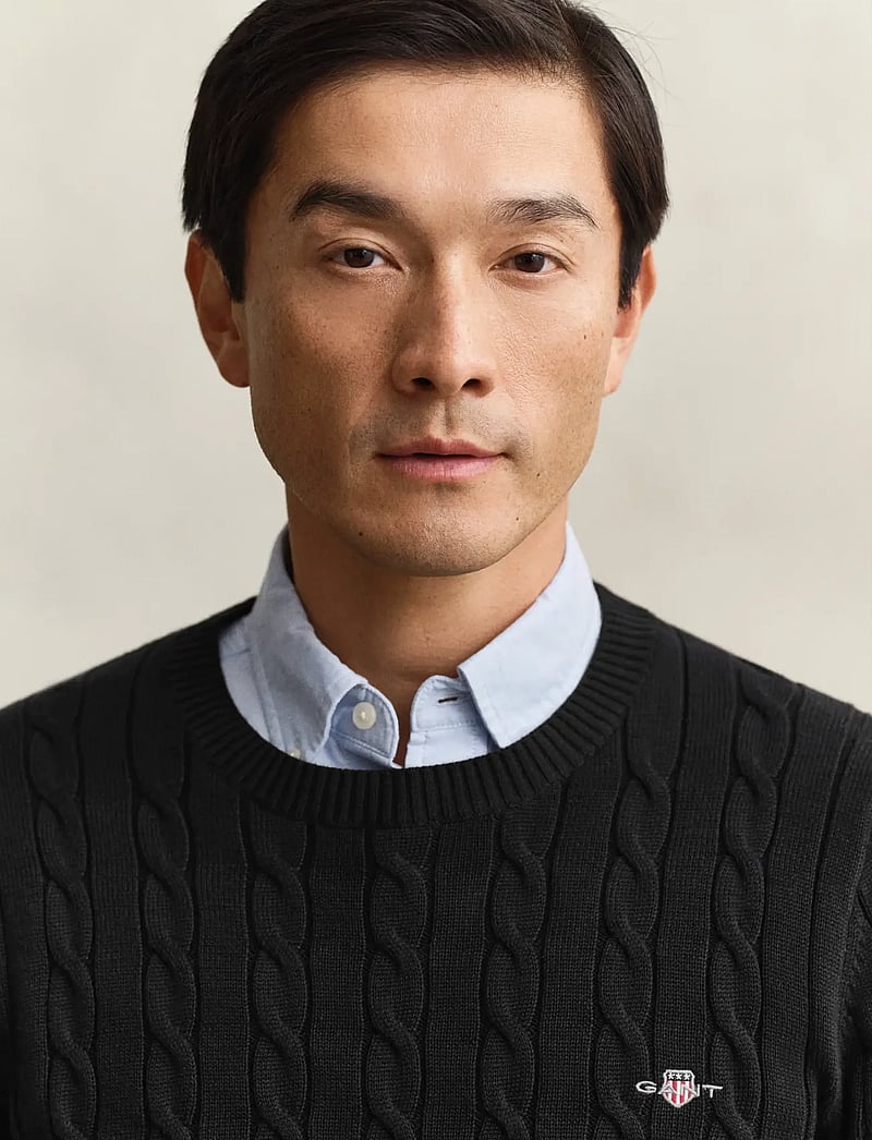 GANT - Classic Cable Knit Sweater - Ümmarguse kaelusega kudumid - black - 4