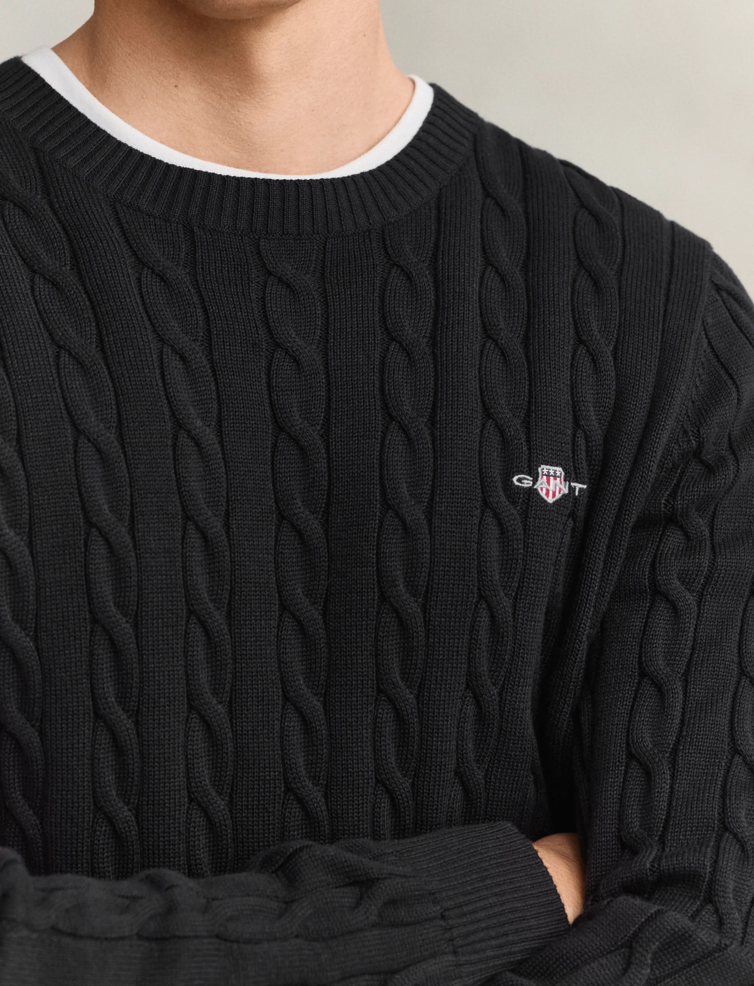 Gant - Classic Cable Knit Sweater - stickade basplagg - black - 4