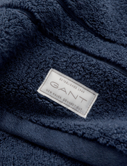 GANT - PREMIUM TOWEL 70X140 - laveste priser - sateen blue - 2