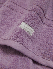 GANT - PREMIUM TOWEL 70X140 - laveste priser - soothing lilac - 2