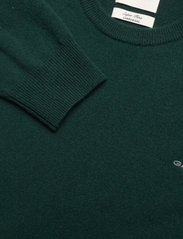 GANT - SUPERFINE LAMBSWOOL C-NECK - megztinis su apvalios formos apykakle - tartan green - 2