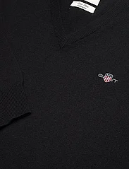 GANT - SUPERFINE LAMBSWOOL V-NECK - knitted v-necks - black - 2