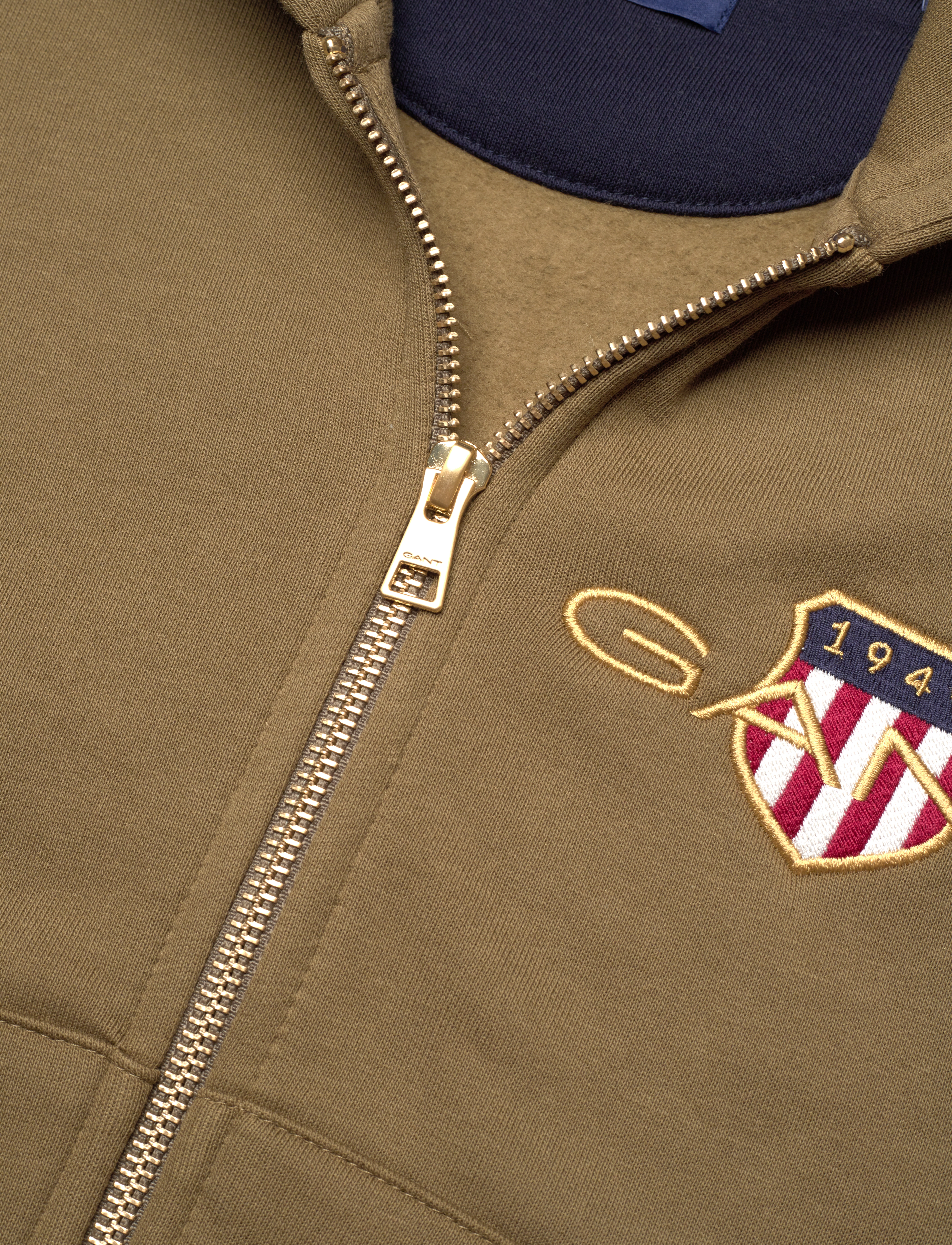 GANT - D1. MED ARCHIVE SHIELD ZIP HOODIE - army green - 3