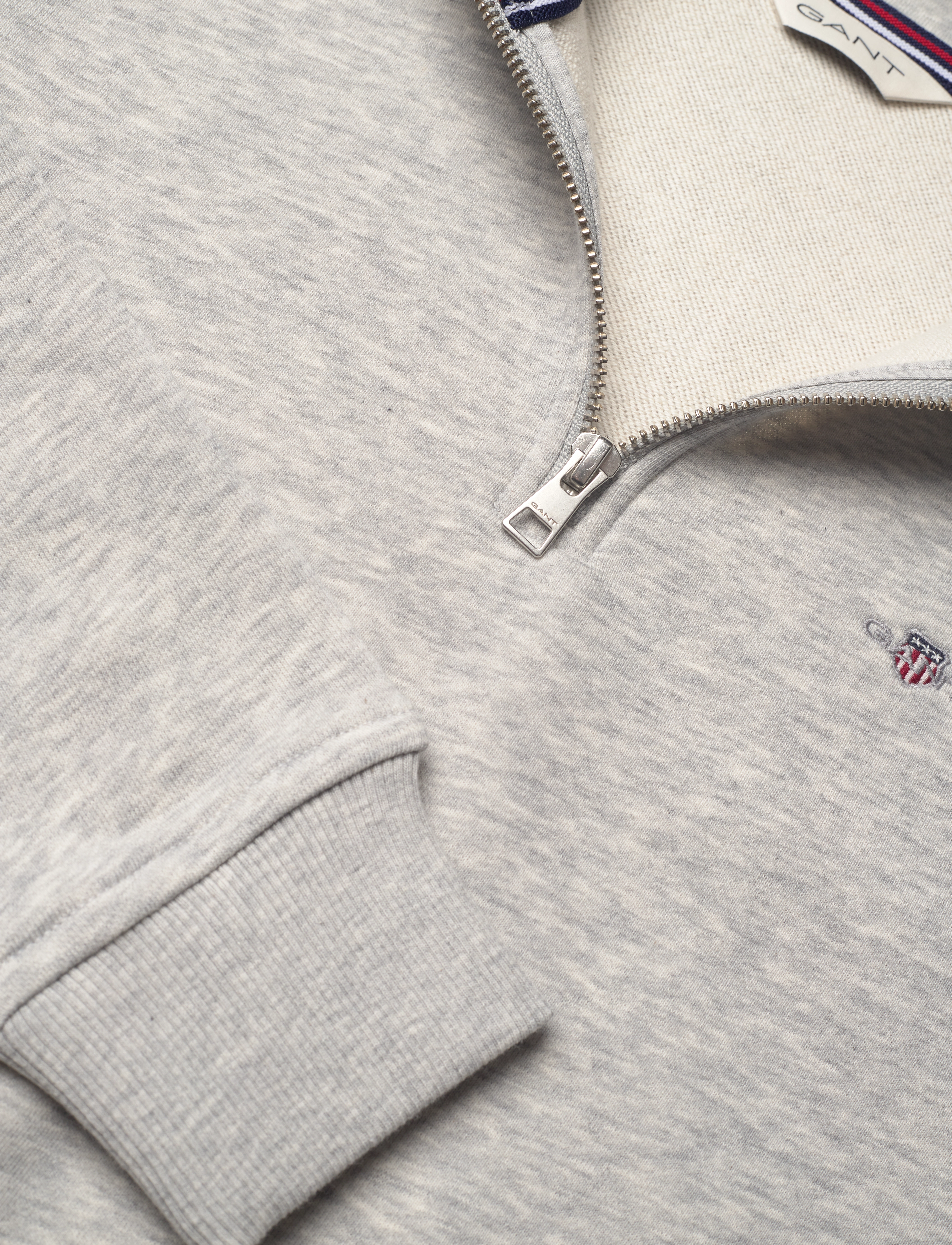 Gant - SHIELD HALF ZIP SWEATSHIRT - sweatshirts - light grey melange - 2