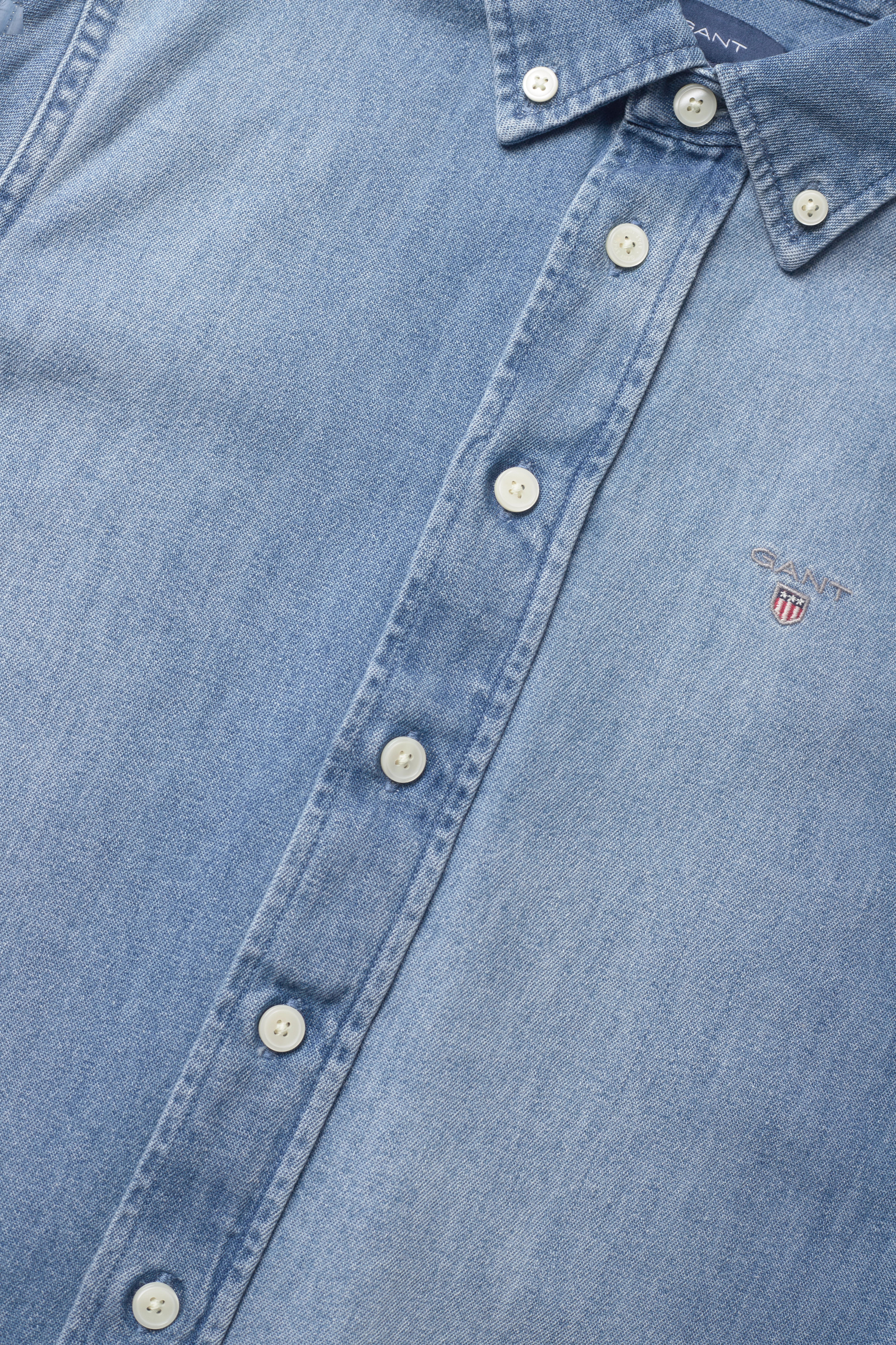 GANT - D1. INDIGO RETRO SHIELD SHIRT - mid blue - 2