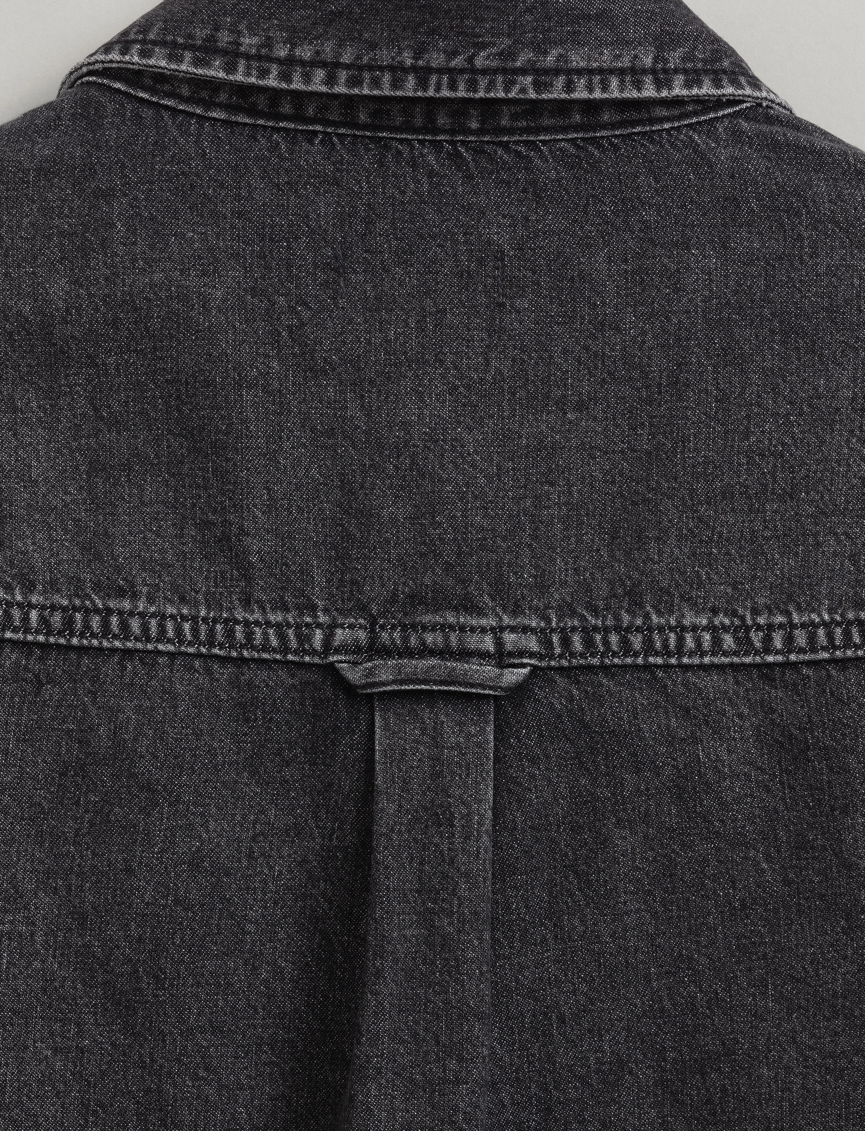 GANT - D2. OVERSIZED DENIM SHIRT - black raw - 5