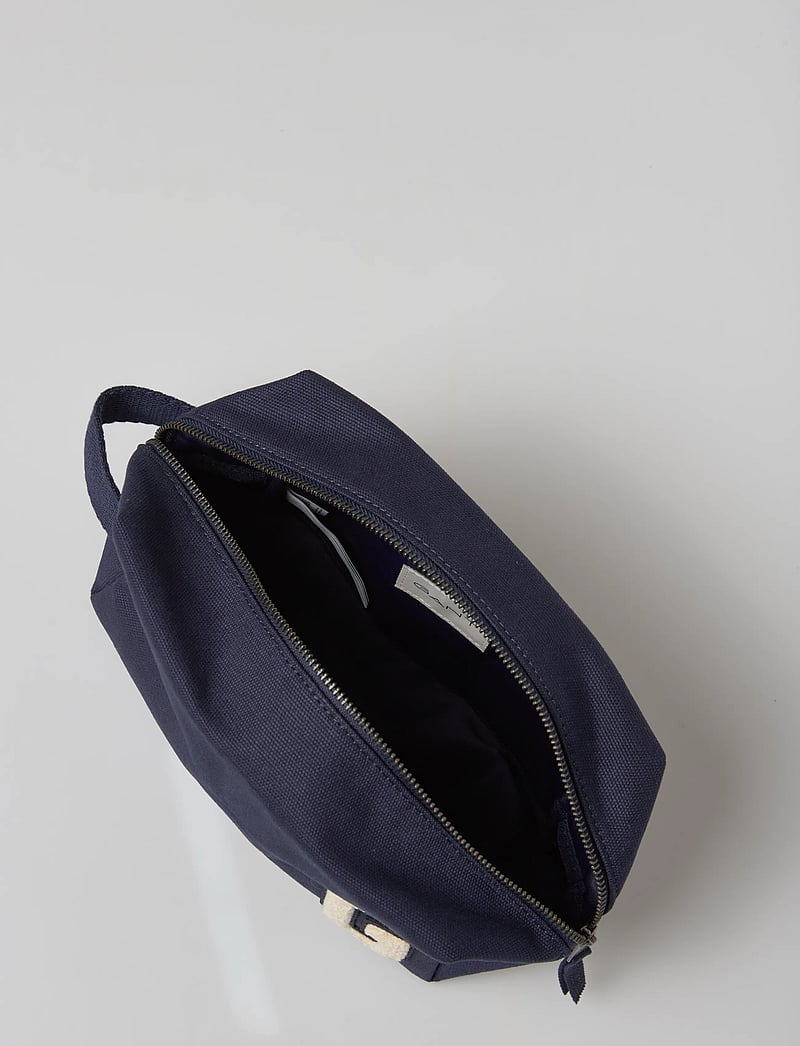 GANT - G BADGE COTTON CANVAS WASHBAG - evening blue - 5
