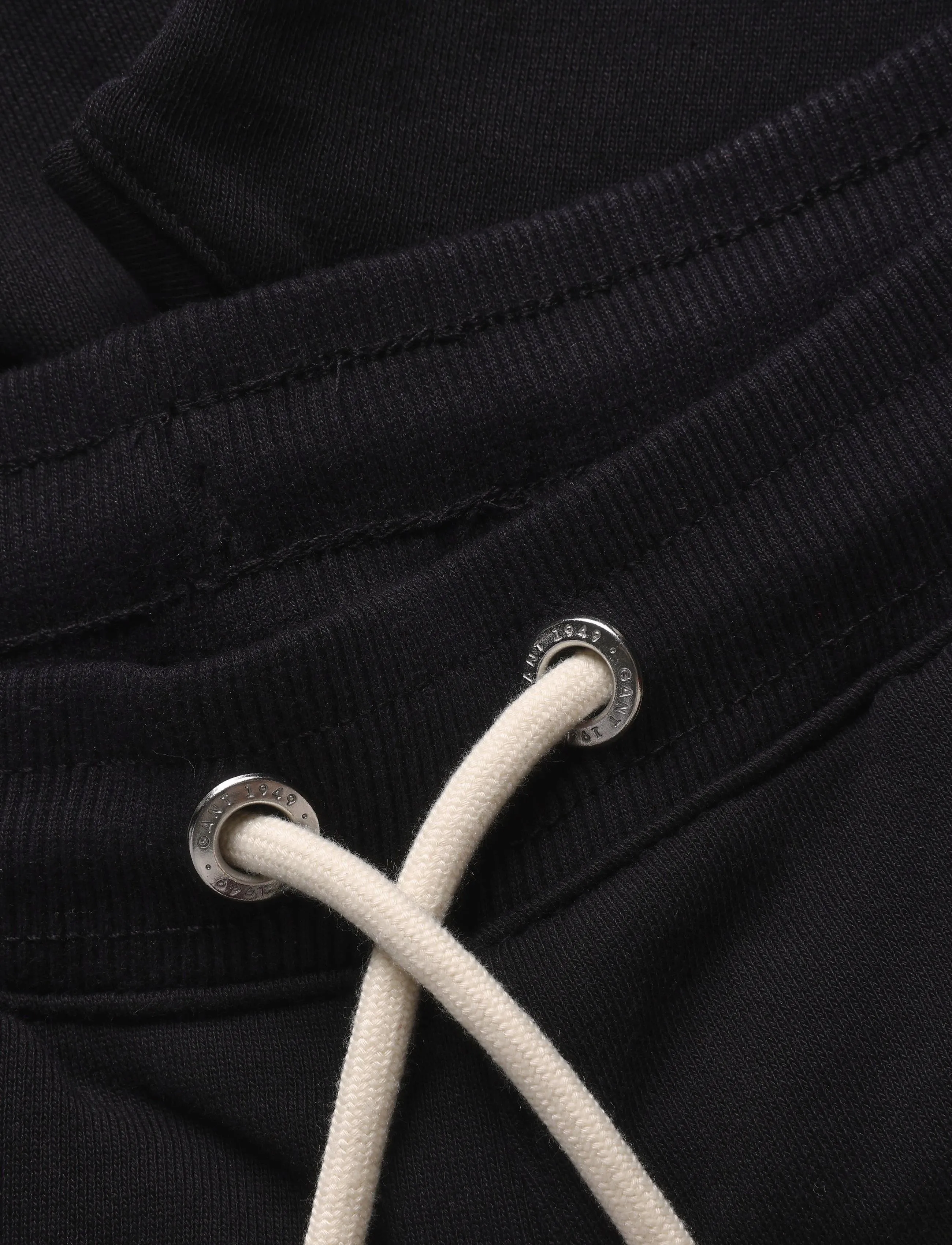 Gant Kids - Shield Sweatshorts - sweatshorts - black - 2