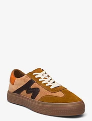GANT - Carroly Sneaker - sportiska stila apavi ar pazeminātu potītes daļu - gold brown - 0