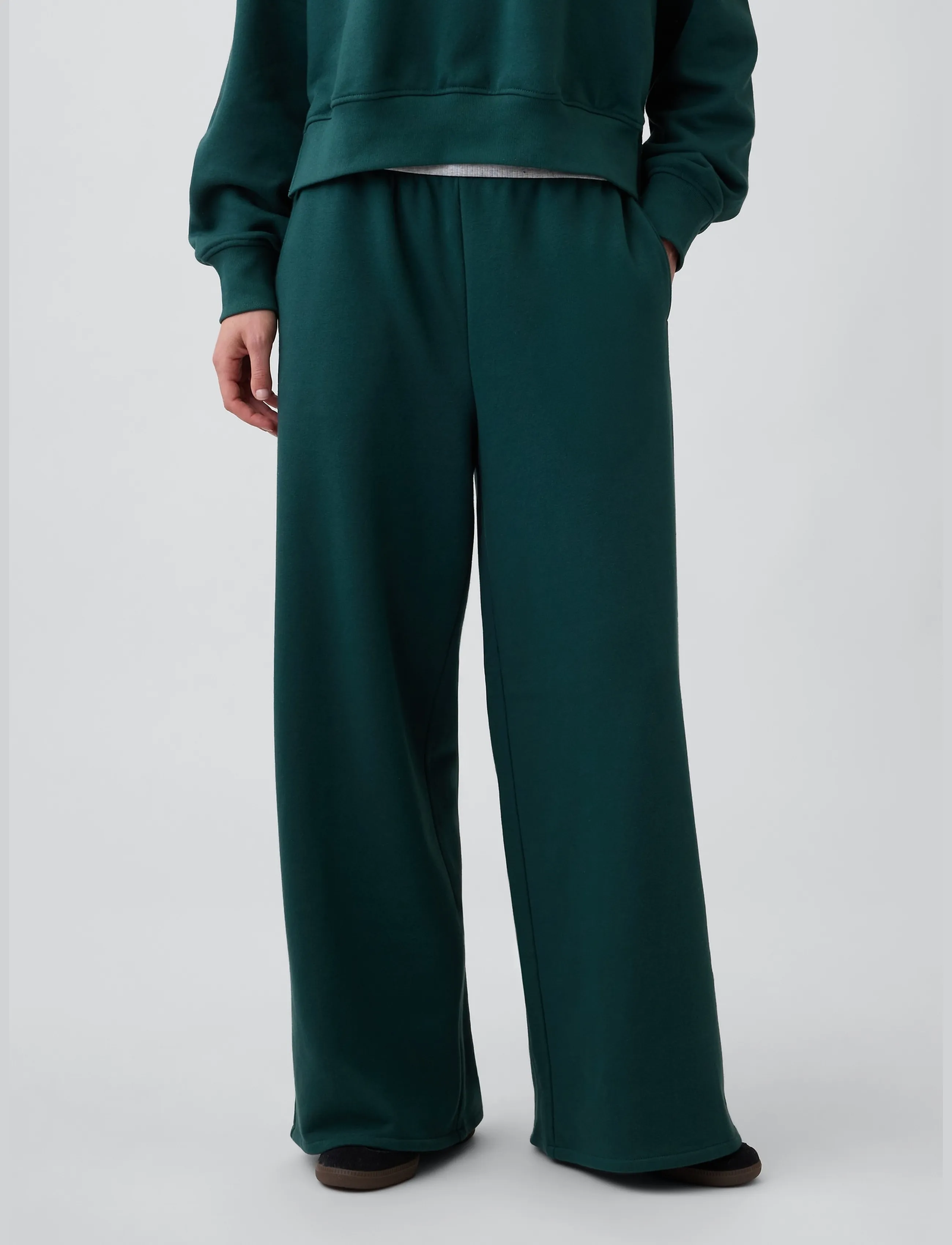 GAP - VintageSoft Baggy Wide-Leg Sweatpants from the GAP collection - everyday style - dark green 4 - 2