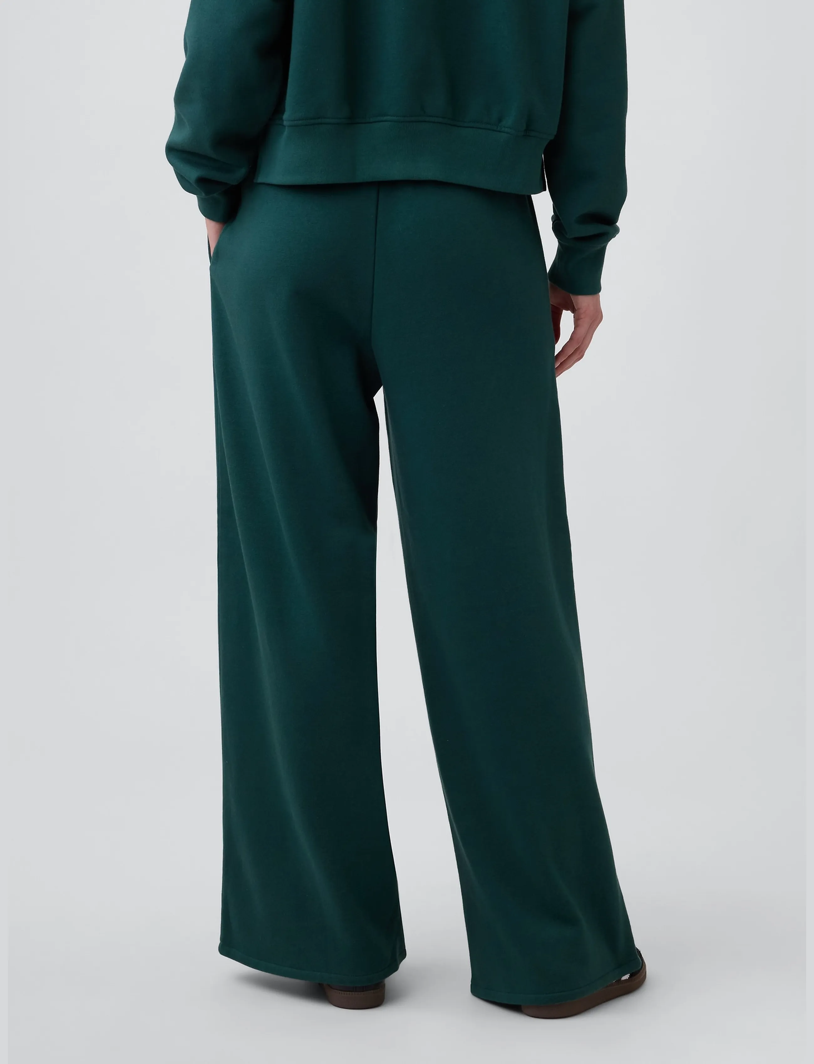 GAP - VintageSoft Baggy Wide-Leg Sweatpants from the GAP collection - everyday style - dark green 4 - 3