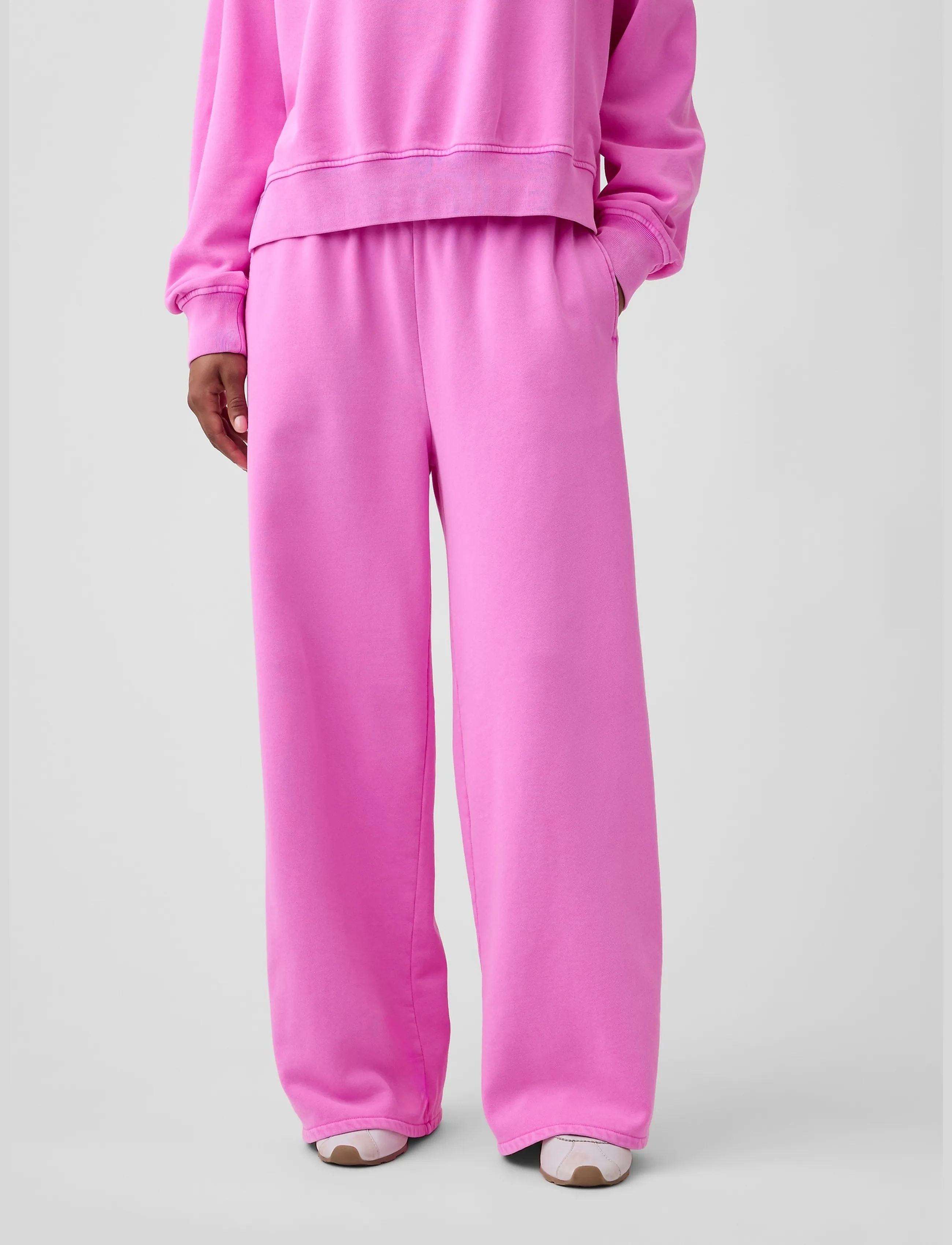 GAP - VintageSoft Baggy Wide-Leg Sweatpants from the GAP collection - neon pink glow - 2