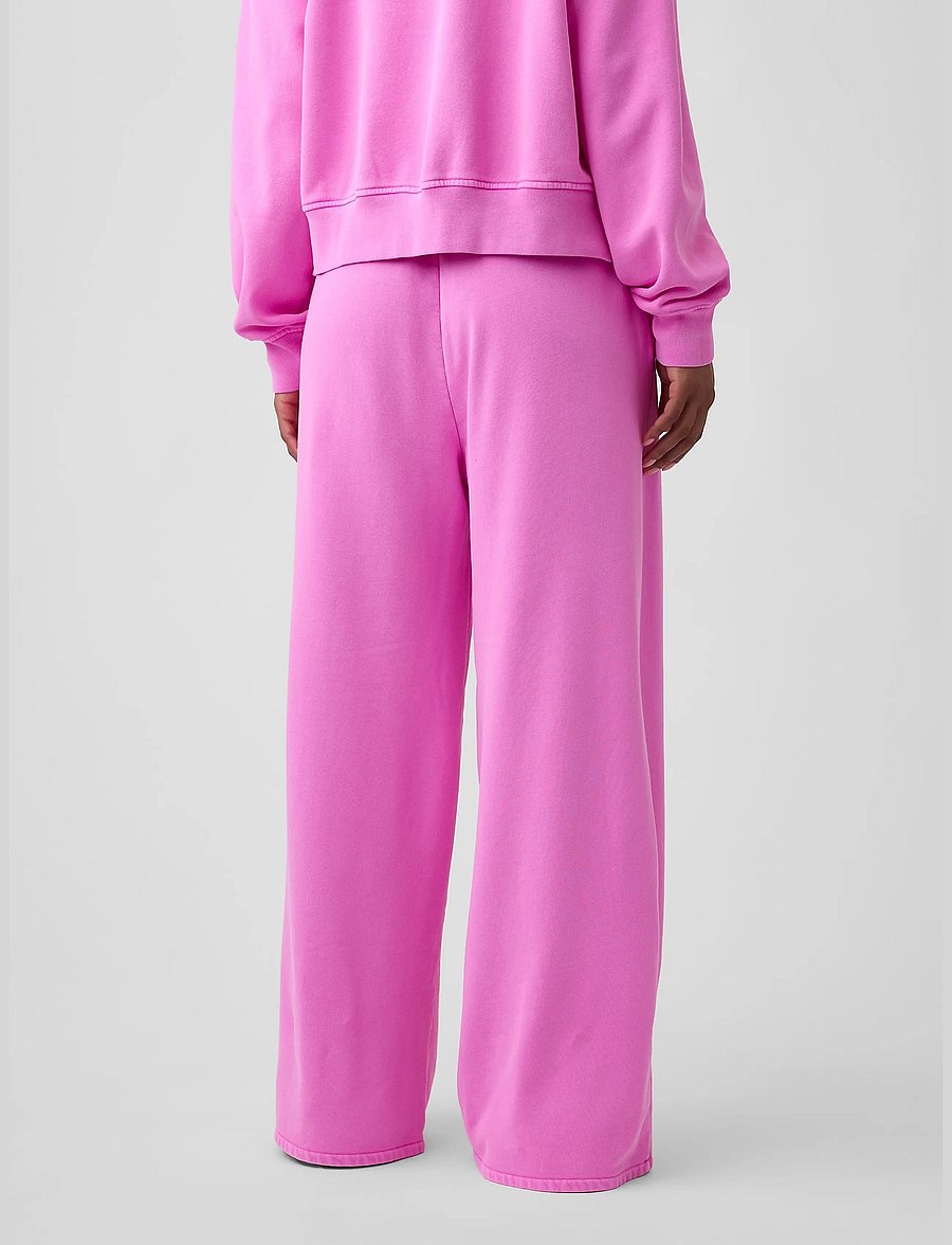 GAP - VintageSoft Baggy Wide-Leg Sweatpants from the GAP collection - neon pink glow - 3