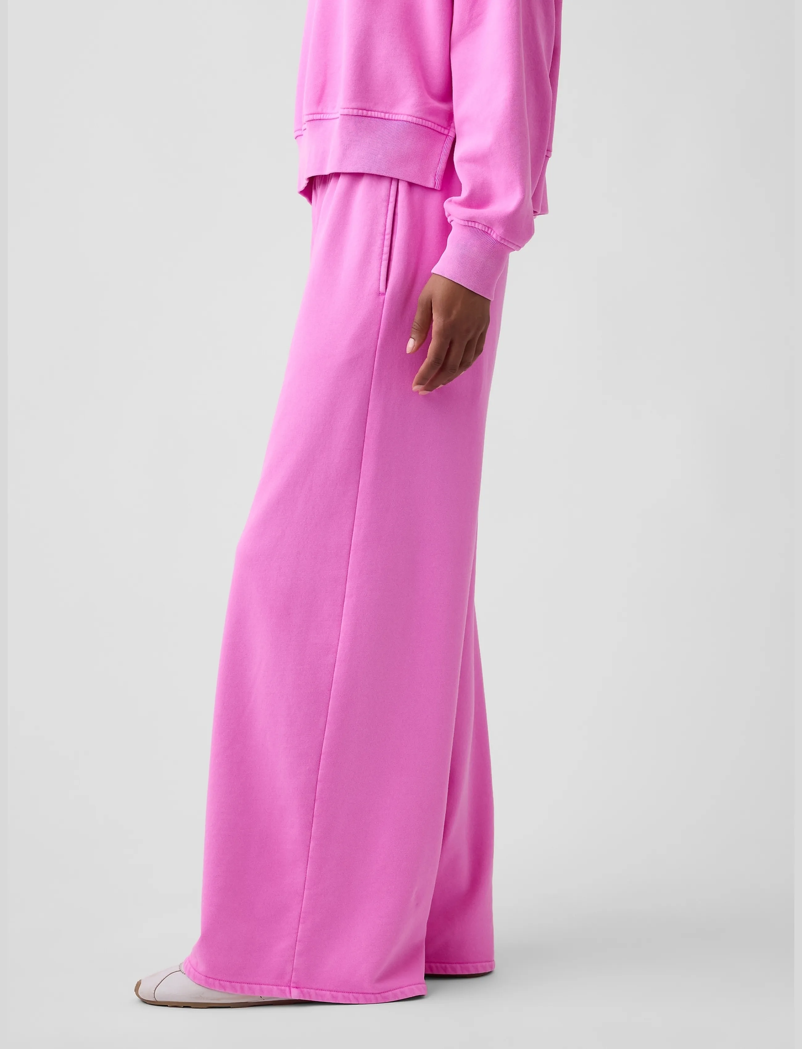 GAP - VintageSoft Baggy Wide-Leg Sweatpants from the GAP collection - neon pink glow - 5