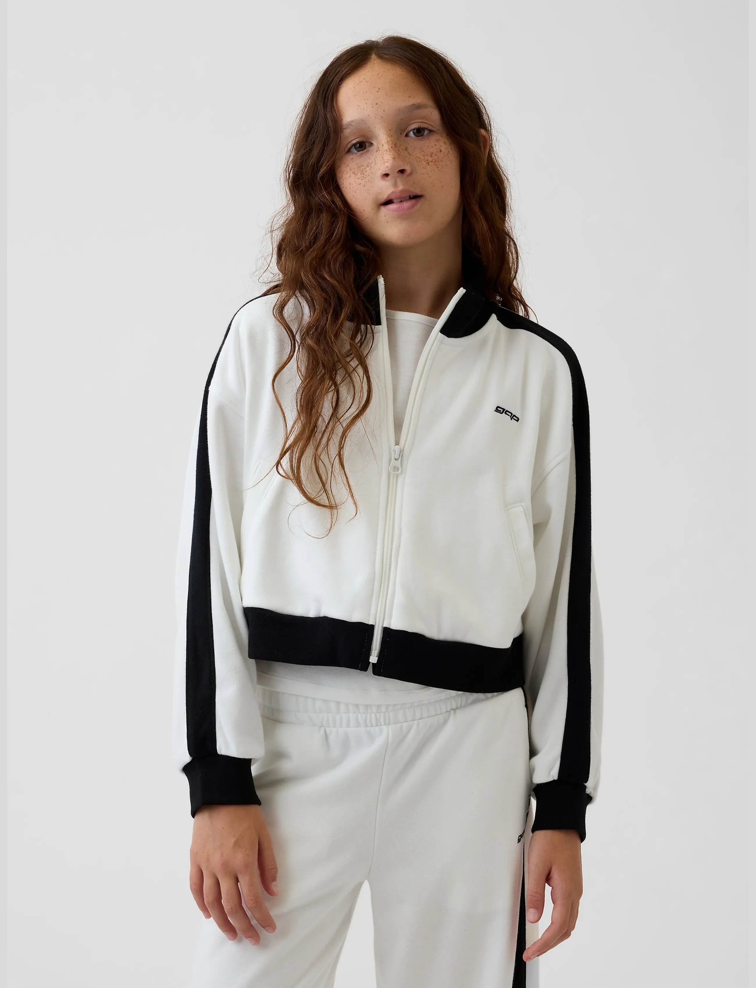 GAP Full-Zip Track Jacket from the GAP collection - Sweatshirts - NEW OFF WHITE / white