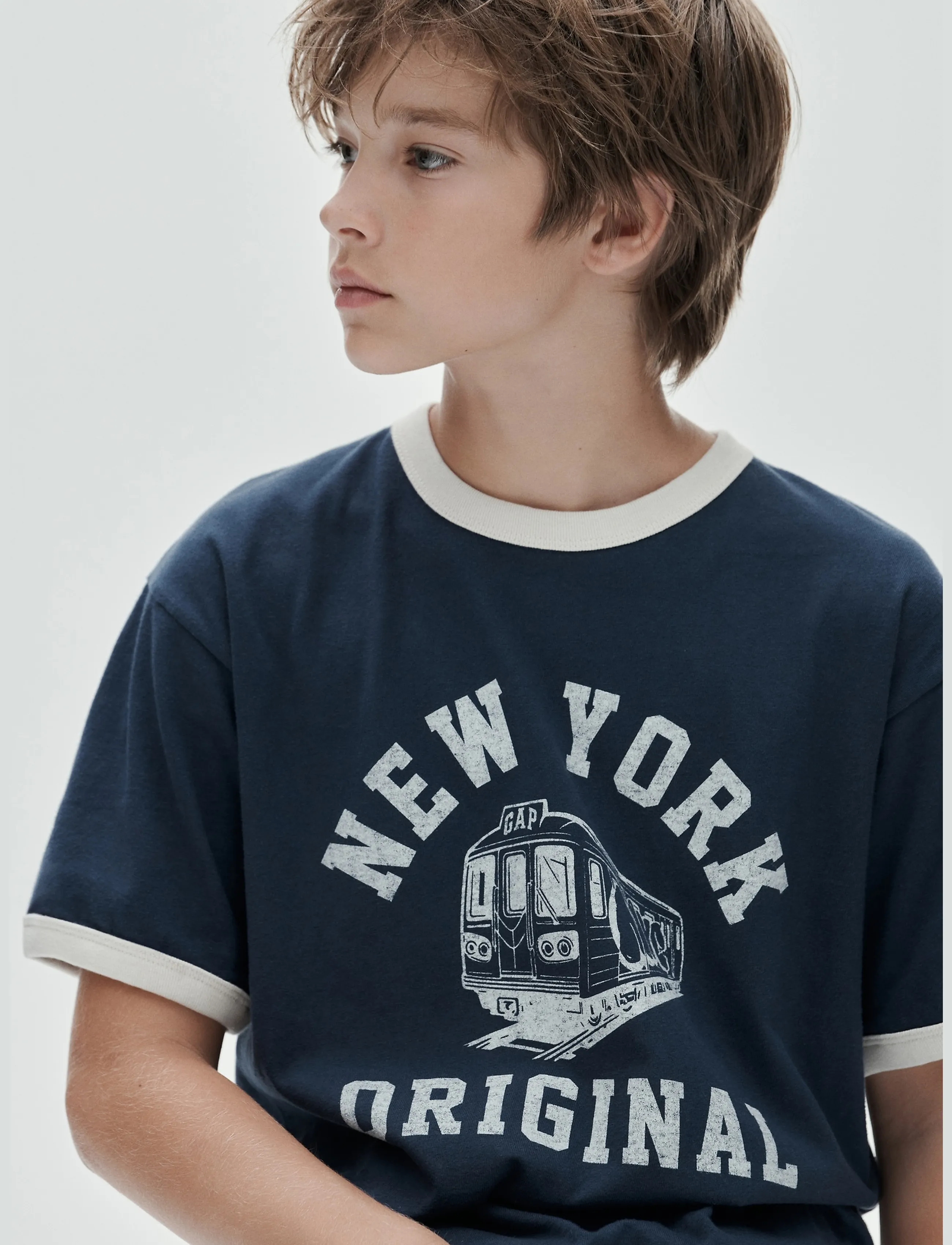 GAP Kids Relaxed New York Graphic Ringer T-Shirt, 104/110, T-shirts, Marineblau - Short-sleeved, Kinder