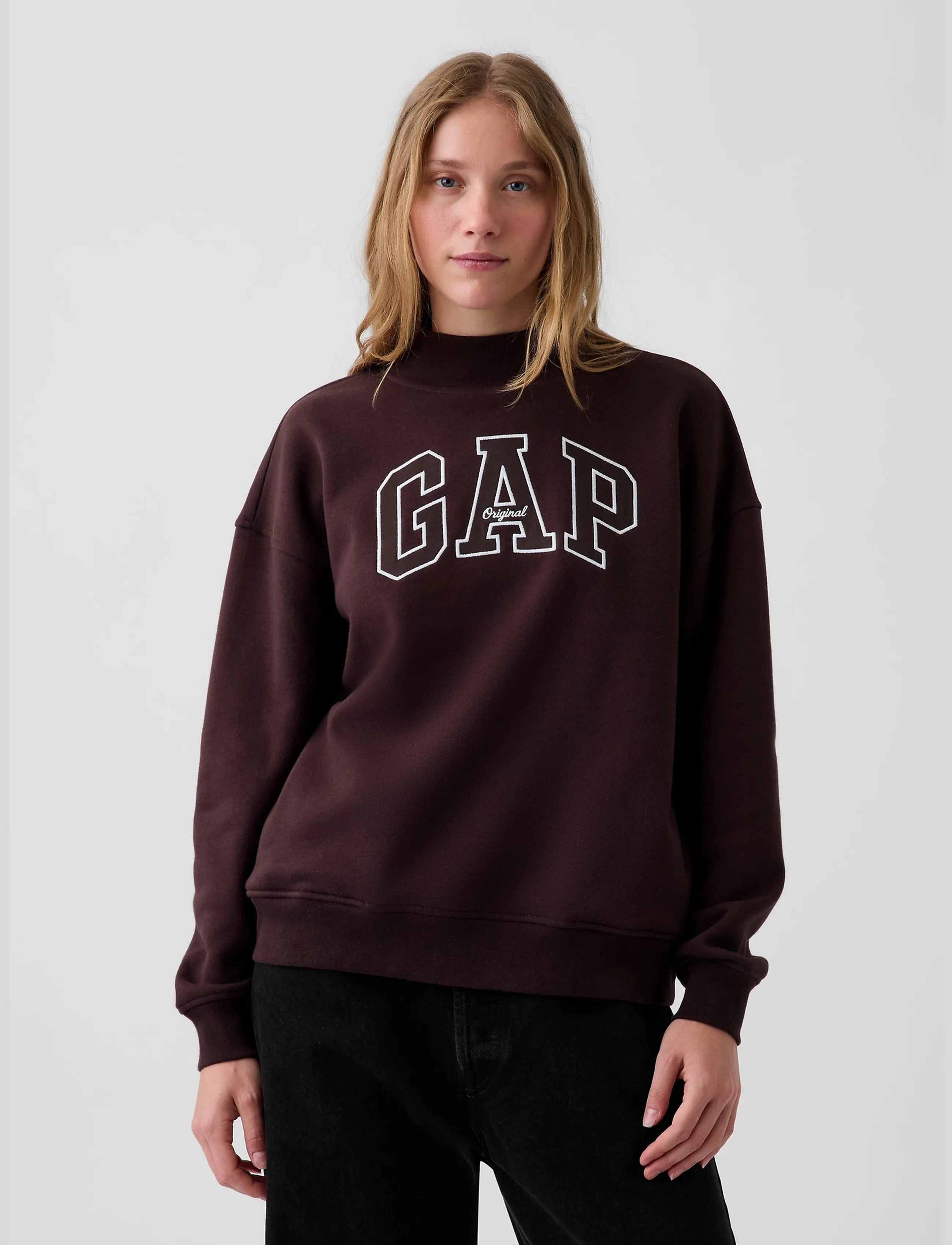 GAP Vintagesoft Oversized Mockneck Logo Sweatshirt, XXS/XS, Brown, Sweatshirts & Hættetrøjer > Sweatshirts, Dame
