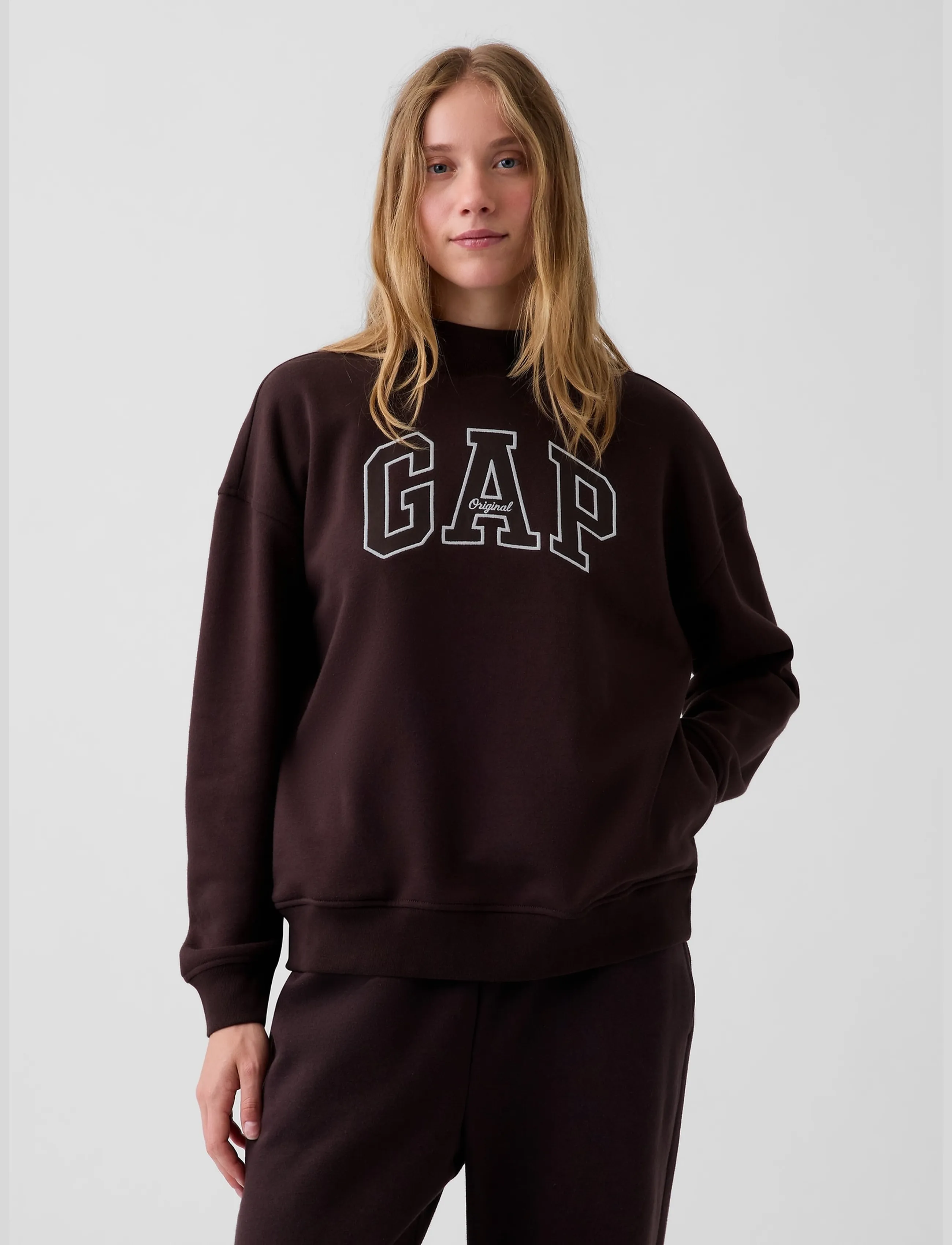 GAP - VintageSoft Oversized Mockneck Logo Sweatshirt - hverdags stil - brown 6 - 5