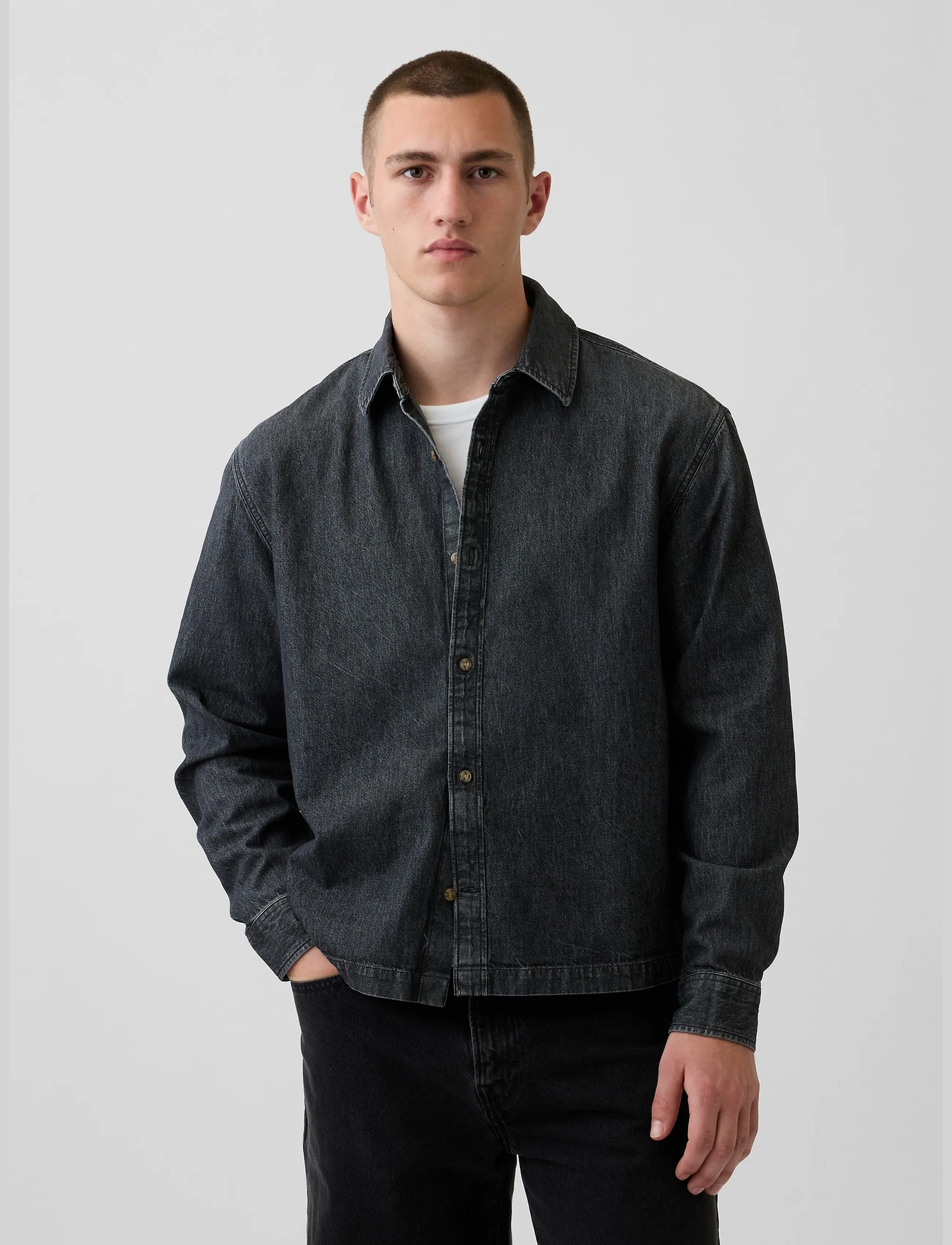 GAP Denim Relaxed Straight-Hem Shirt from the GAP collection - Clothing - WASHED BLACK / black