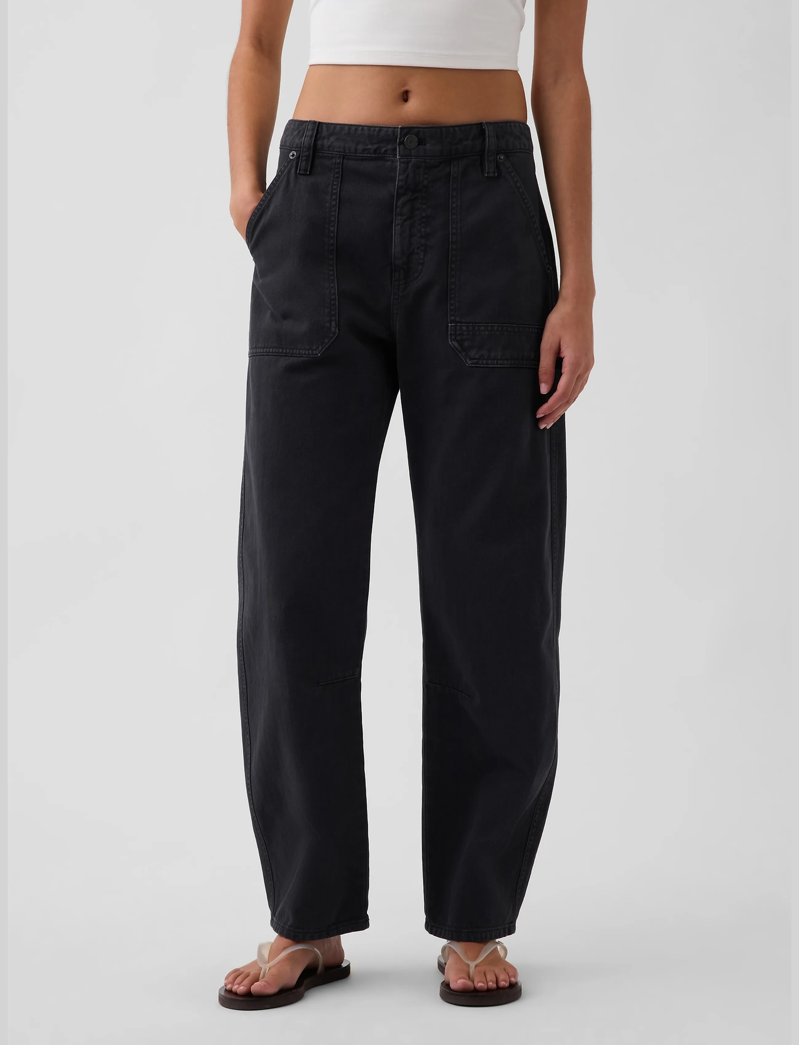 GAP - Mid Rise Barrel Utility Ankle Pants - barrelbyxor - black 1 - 2