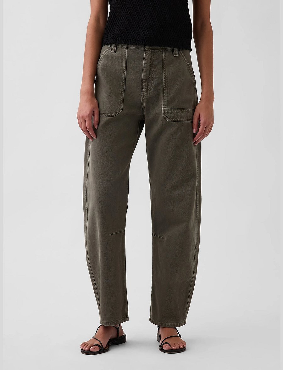 GAP - Mid Rise Barrel Utility Ankle Pants - hosen mit geradem bein - black moss - 2