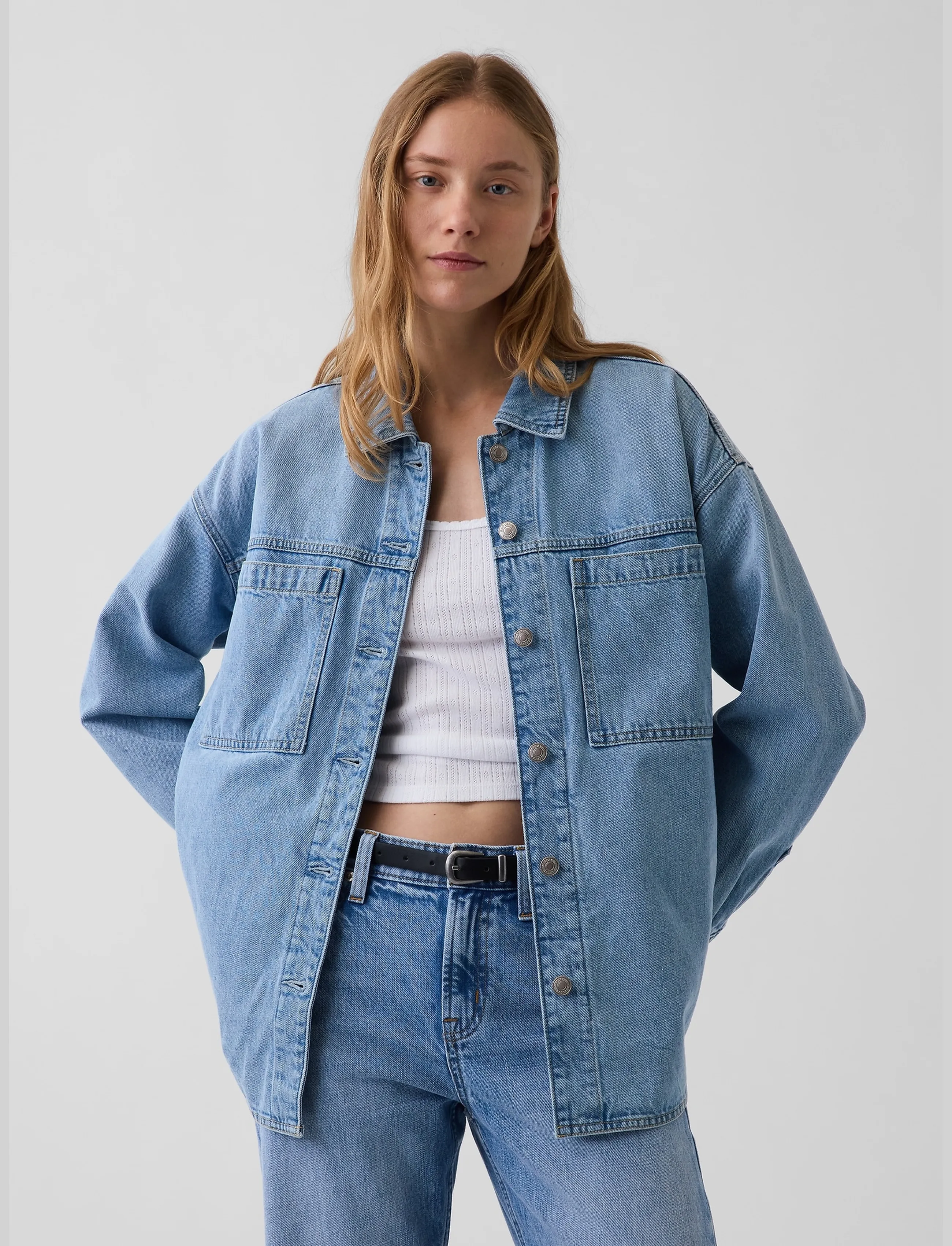 GAP Denim Oversized Shirt Jacket from the GAP collection - Denimkläder - LIGHT WASH / blue