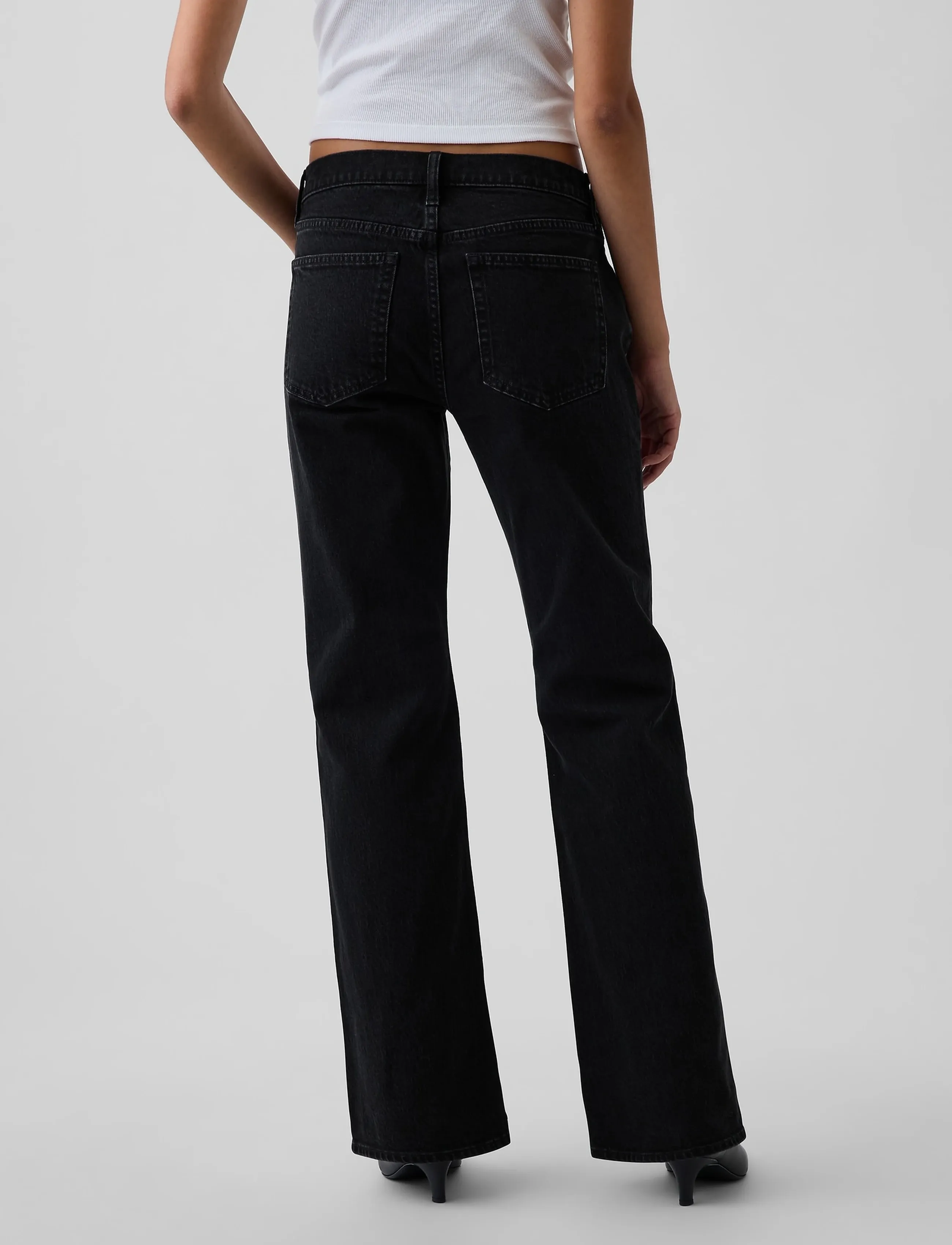 GAP - Mid-Rise Relaxed Flare Jeans from the GAP collection - black wash - 3