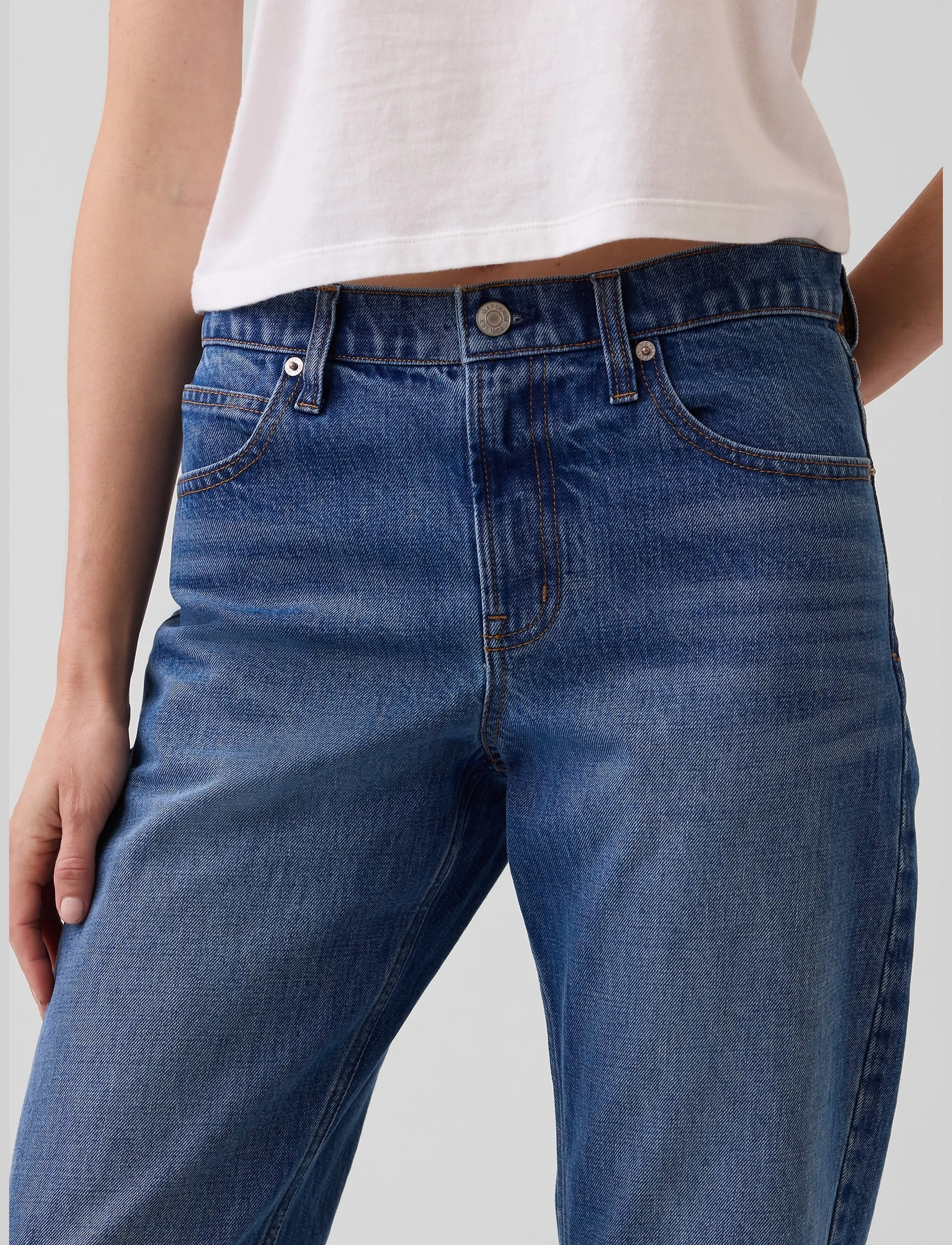 GAP - Mid Rise Straight Taper Jeans - medium wash - 4