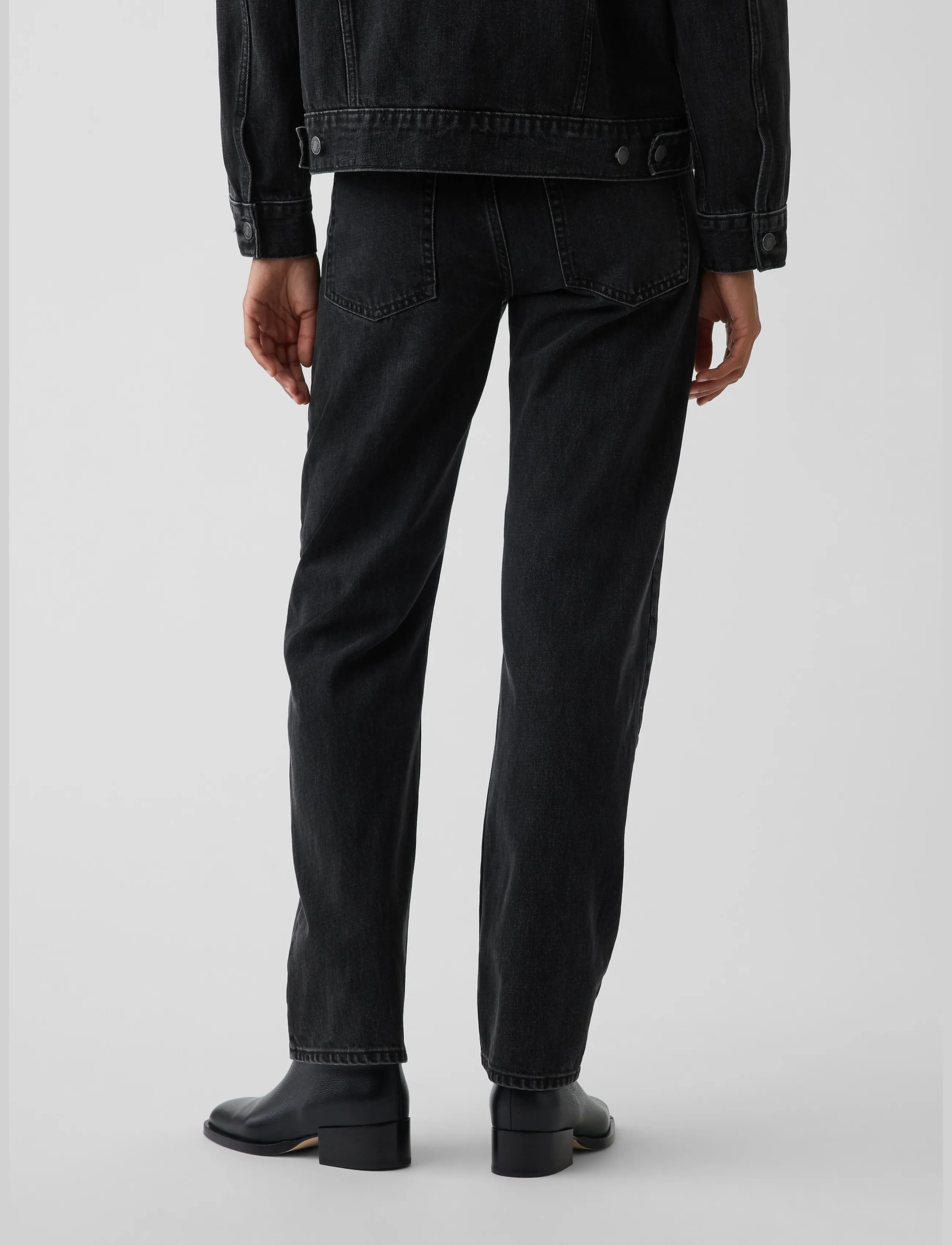 GAP - Mid Rise Straight Taper Jeans - tapered jeans - black wash - 4