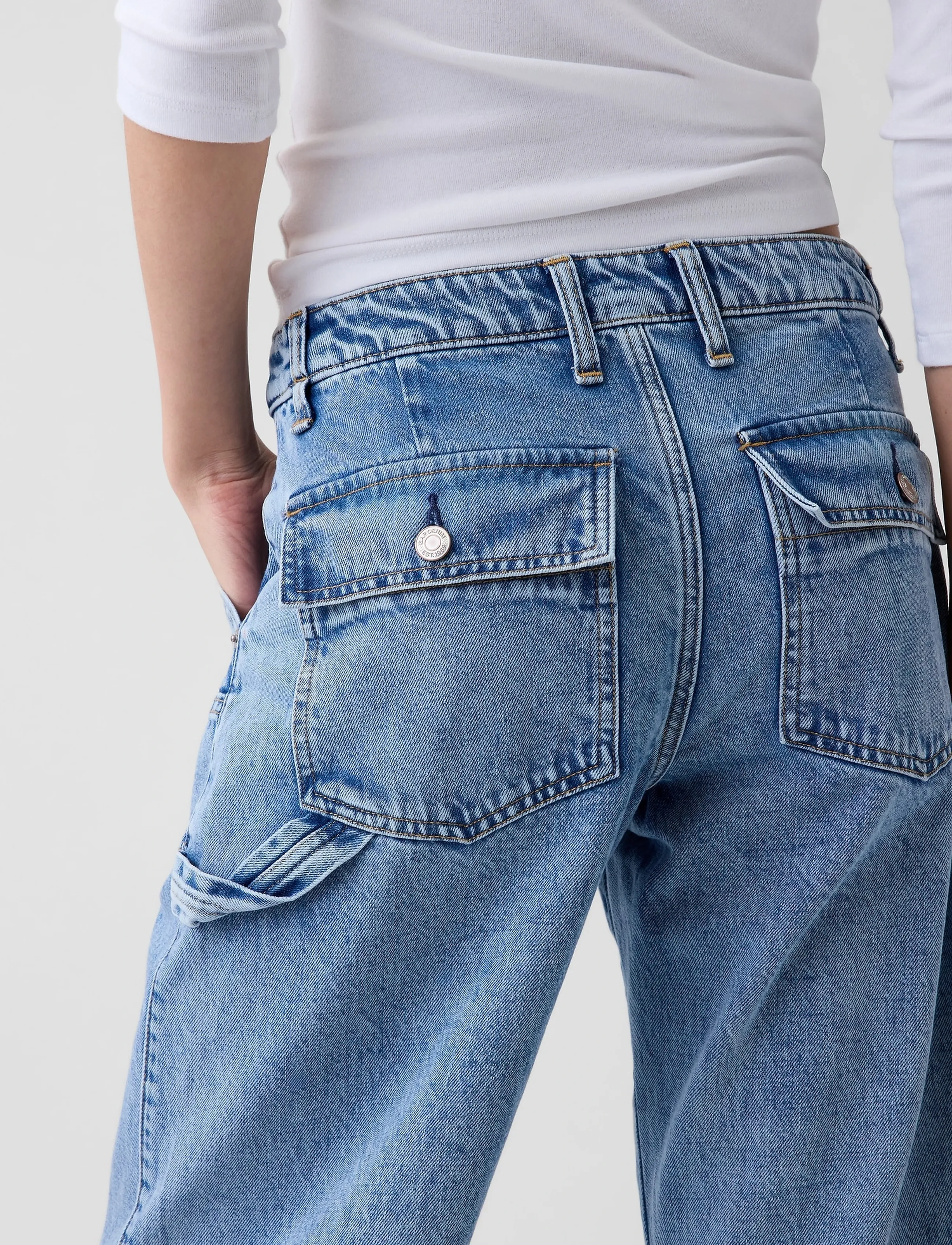GAP Mid-Rise Barrel Utility Jeans From The Collection dam – bild 2