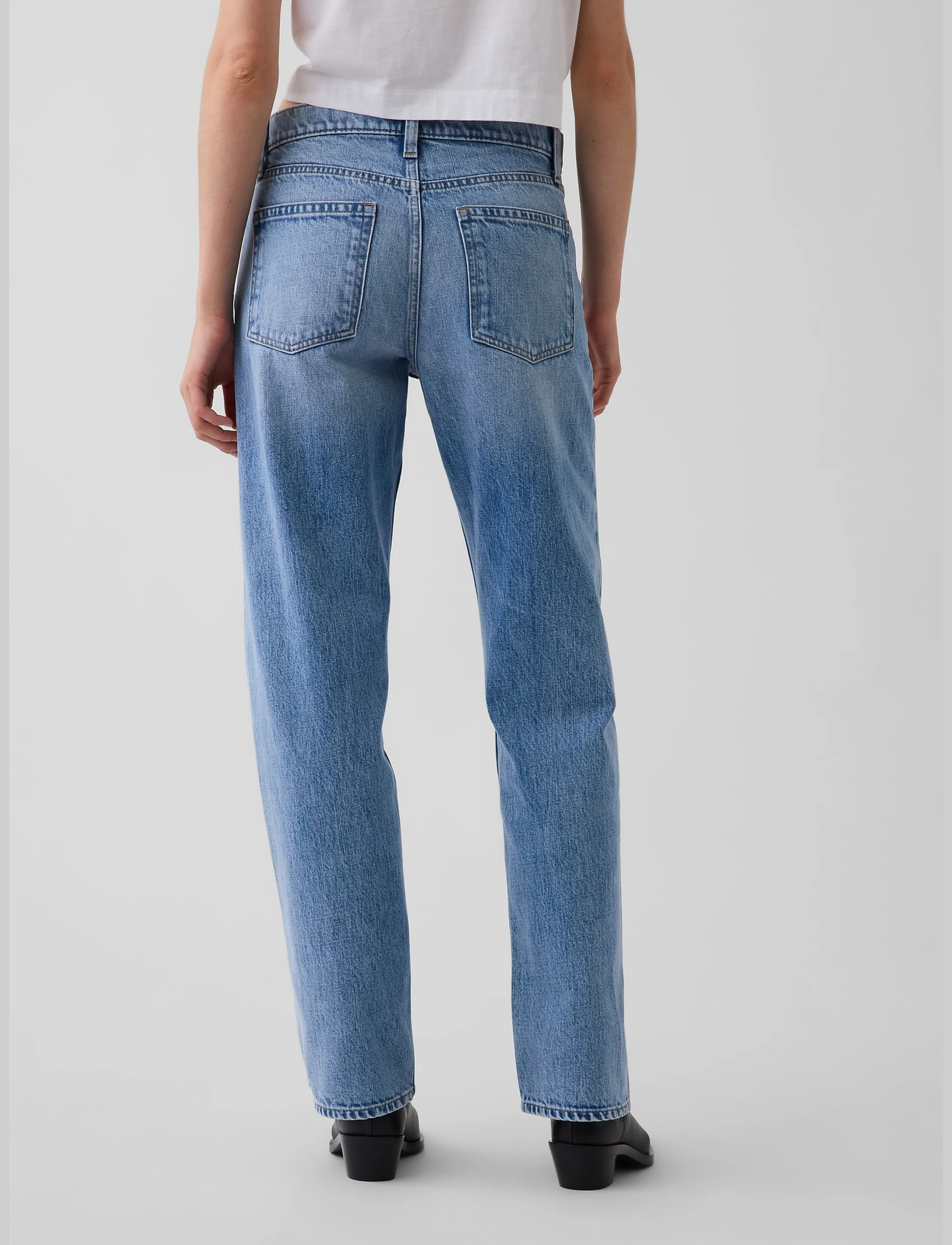 GAP - Mid Rise Straight Taper Jeans - tapered jeans - light wash - 4