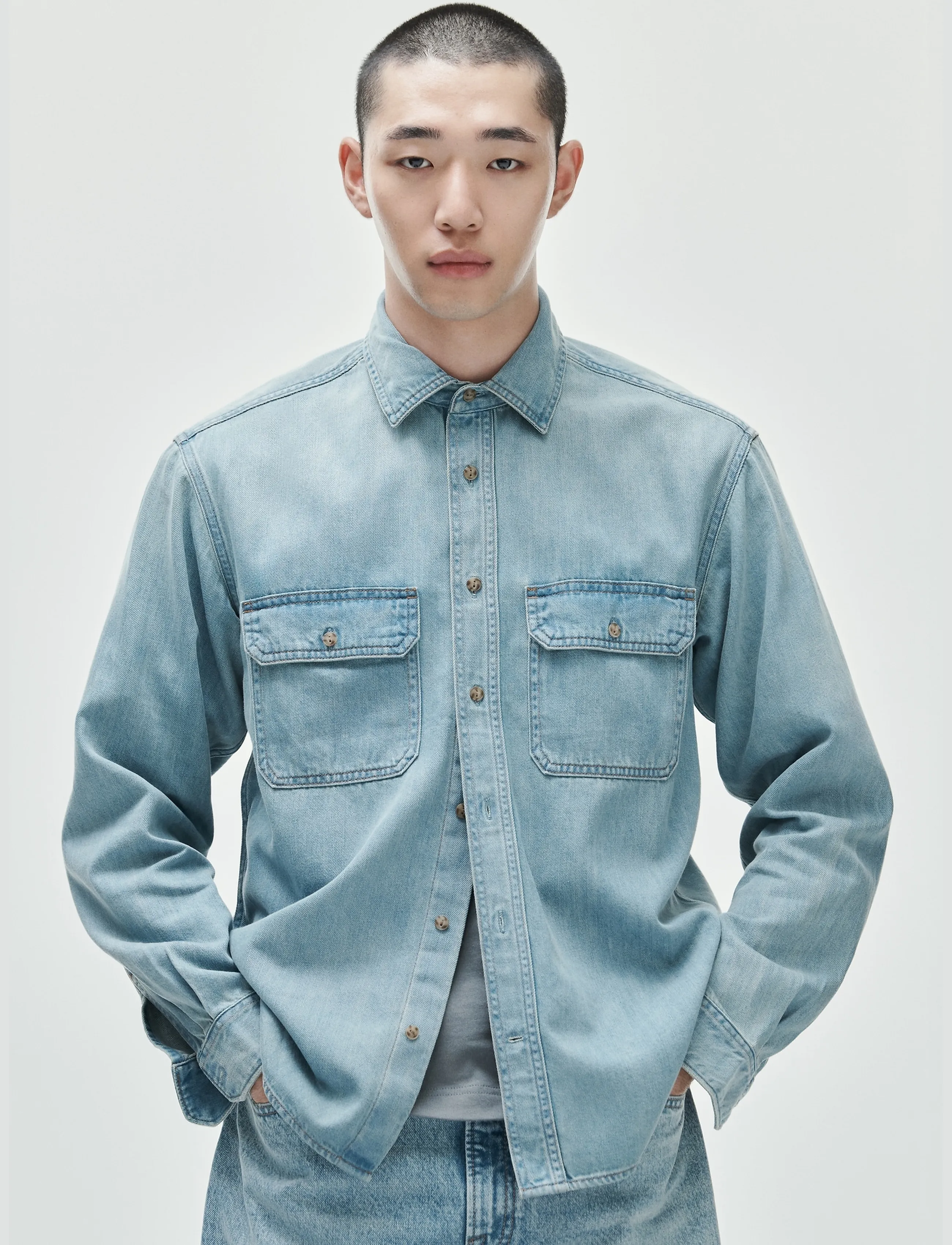 GAP - UltraSoft Denim Relaxed Utility Shirt - light tint - 5