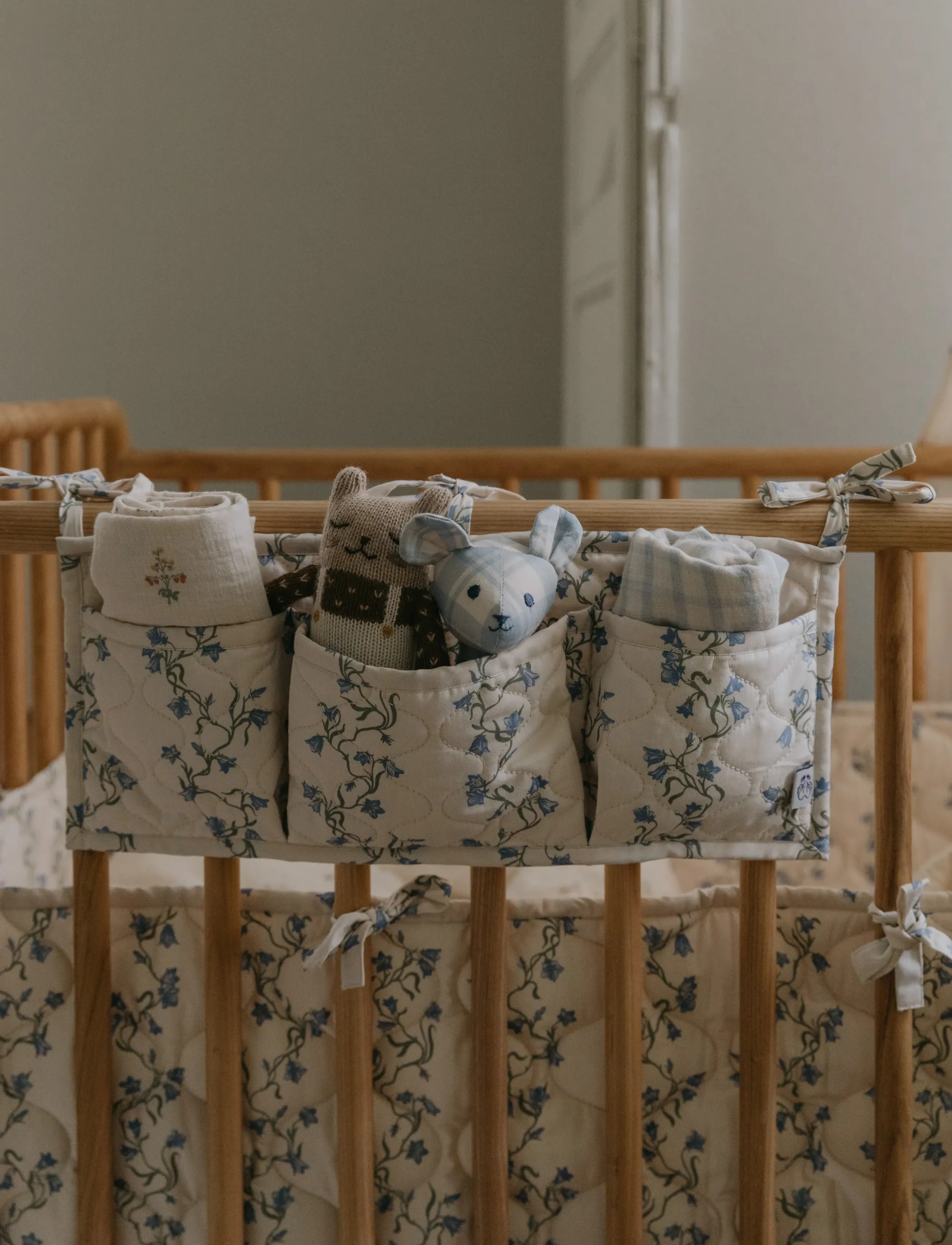 Garbo&Friends Quilted Bed Pocket, 43X18 Cm, Bell Flower, 100X140, Baby Sleep, Creme - Cot Organisers, Kinder