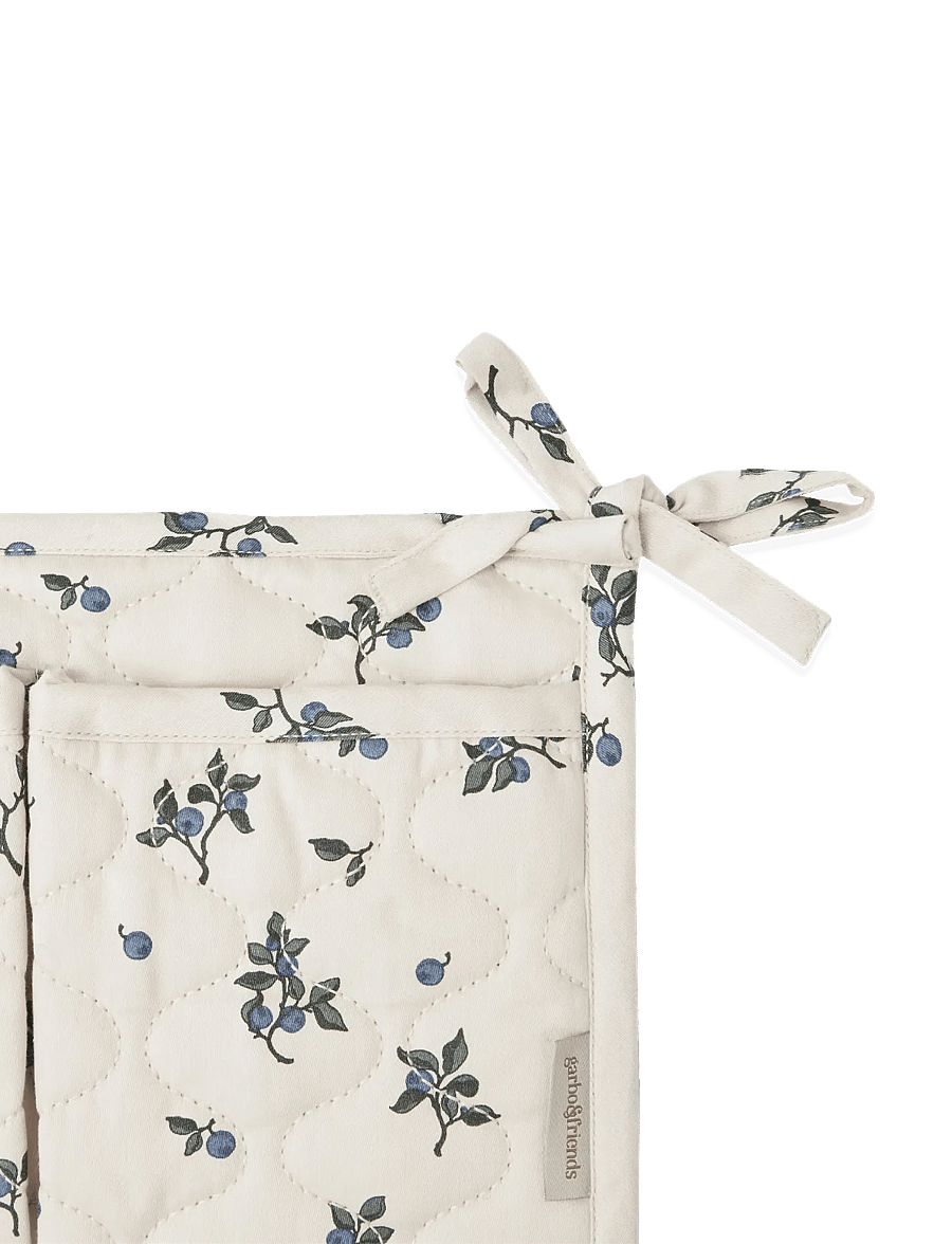 Garbo&Friends - Satin Quilted Bed Pocket - spjälsängsförvaring - blueberry - 2