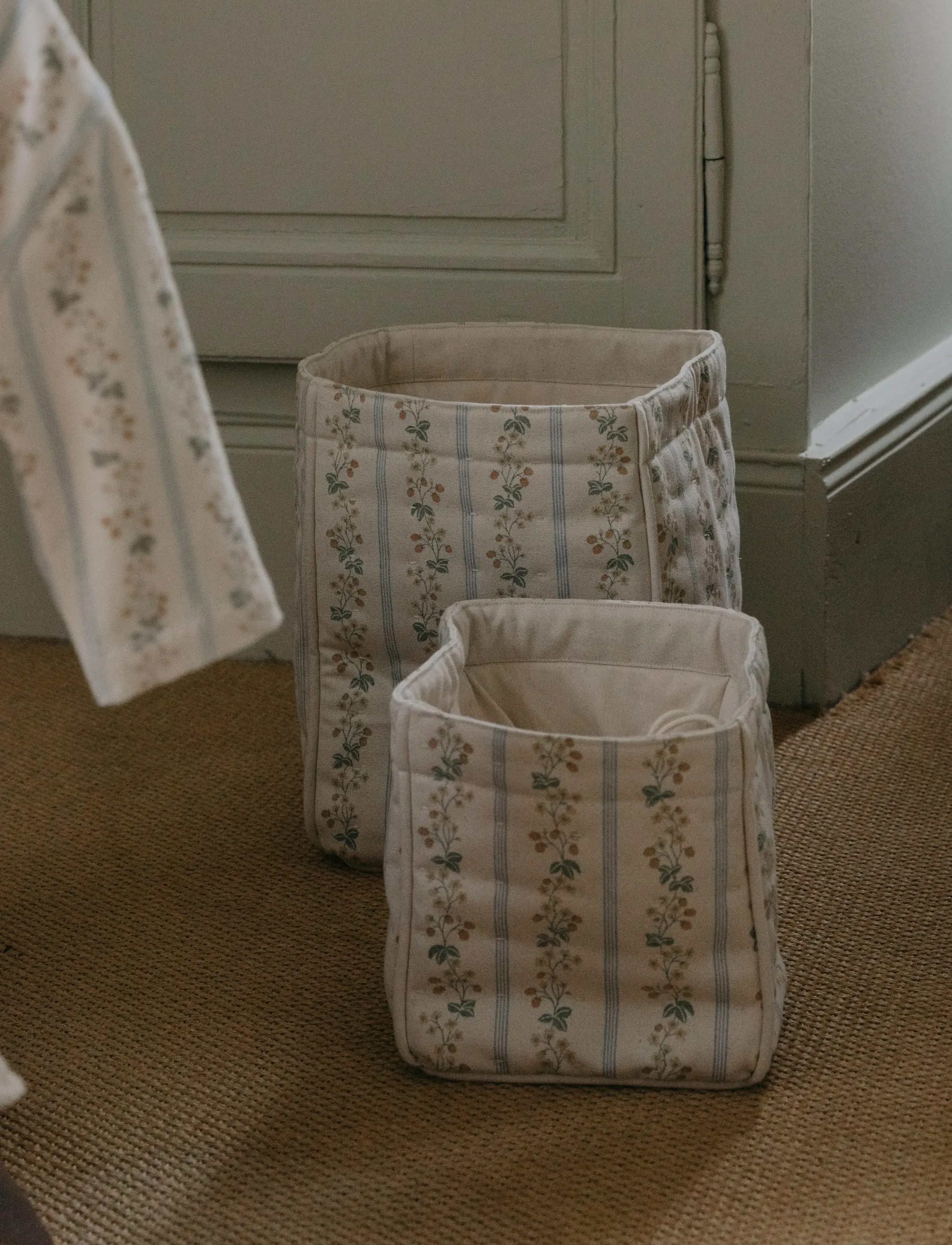 Garbo&Friends Strawberry Garland Storage Basket Small, 20X23, Cream, Opbevaring > Opbevaringskurve, Børn