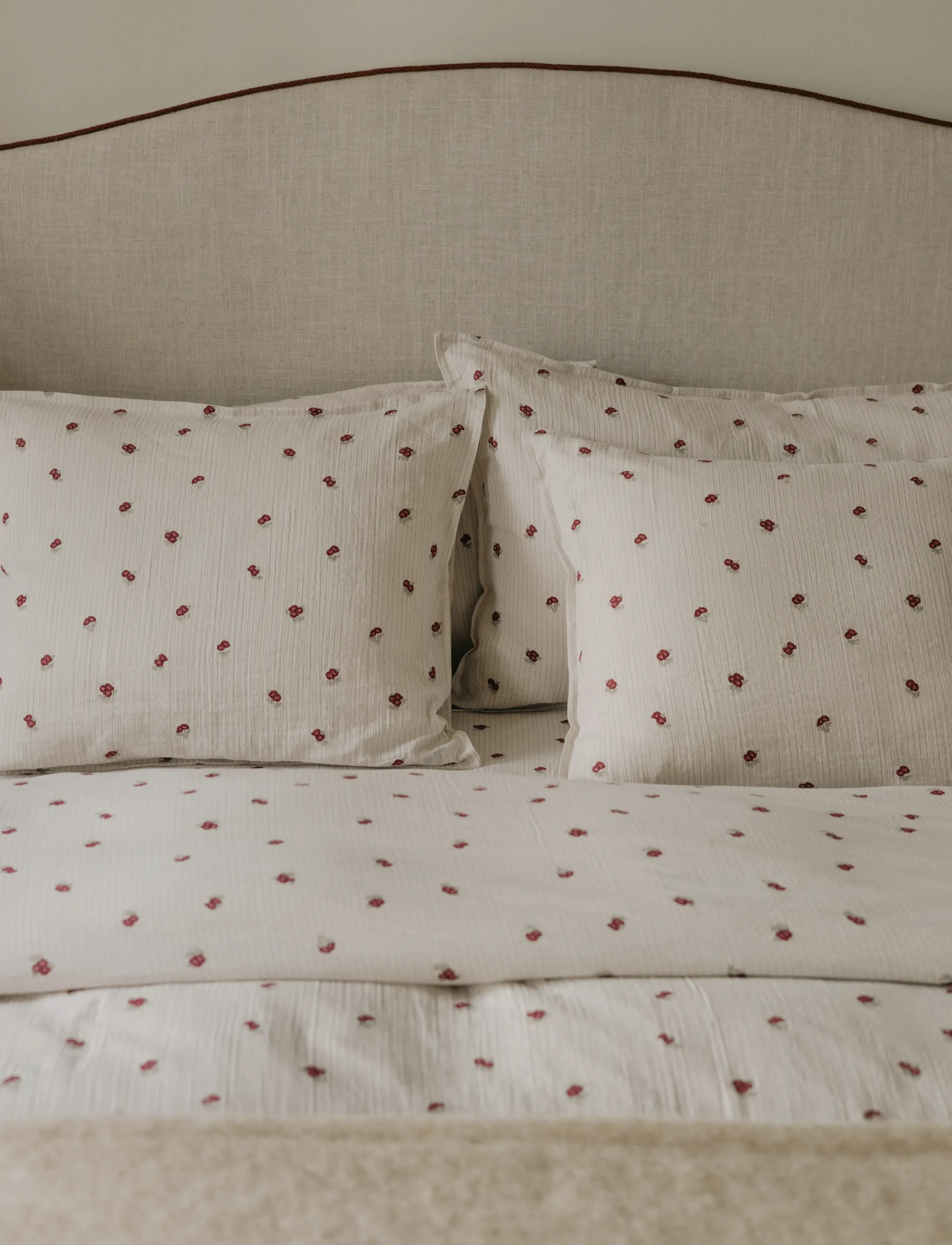 Garbo&Friends - Rosehip Muslin Pillowcase 50x90 cm - Örngott - burghundy - 2