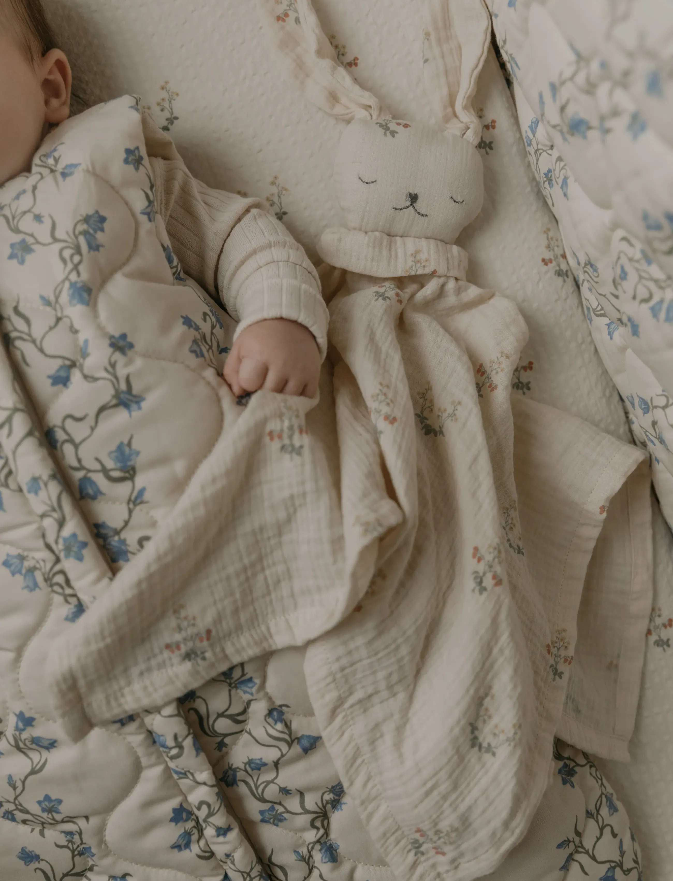 Garbo&Friends La Fraise Muslin Bunny Cuddle Cloth, 50X70X15, Muslins, Creme - Cloths, Kinder