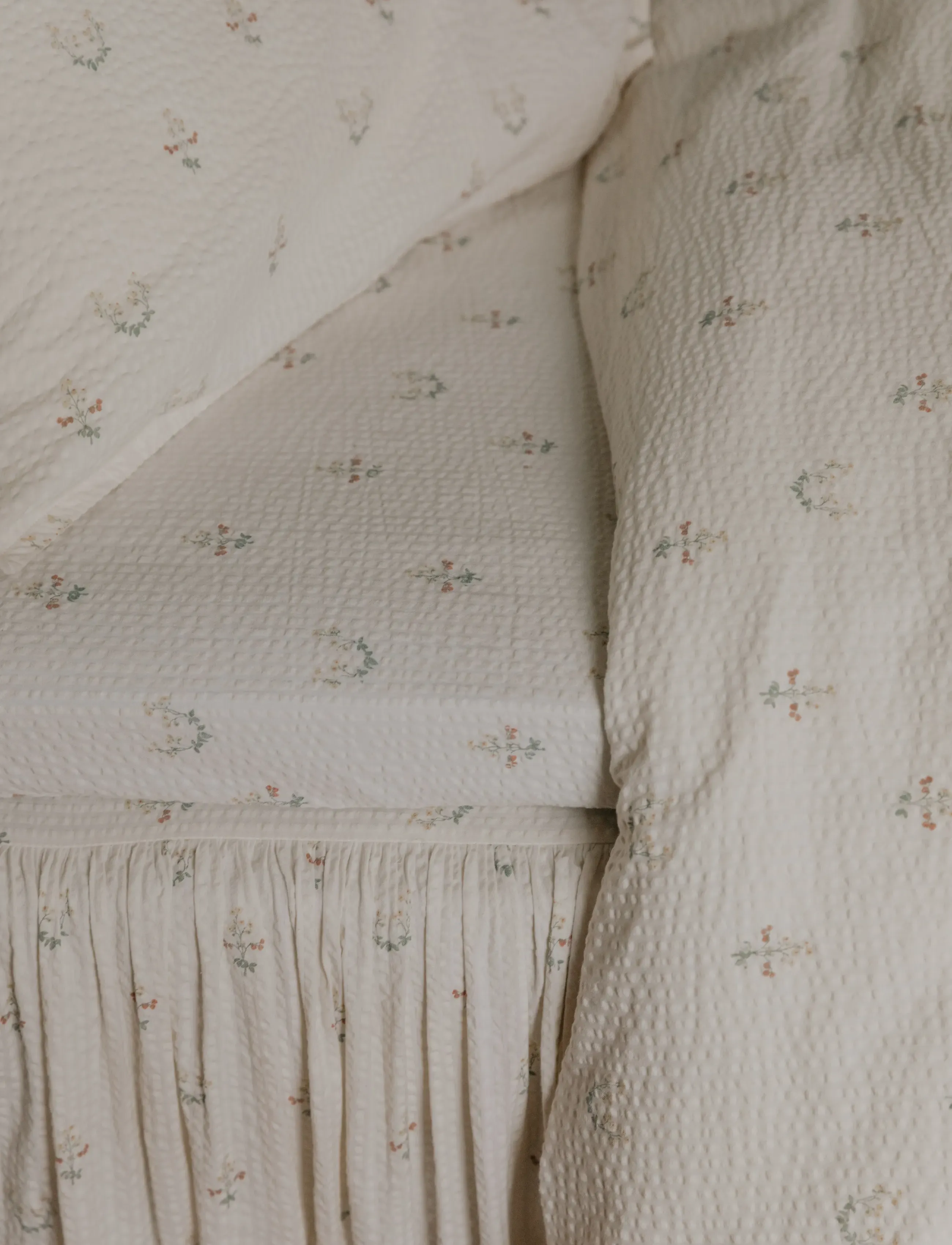 Garbo&Friends - Seersucker Fitted Sheet Single, 90x200x30 cm, La Fraise - lagner - la fraise - 2