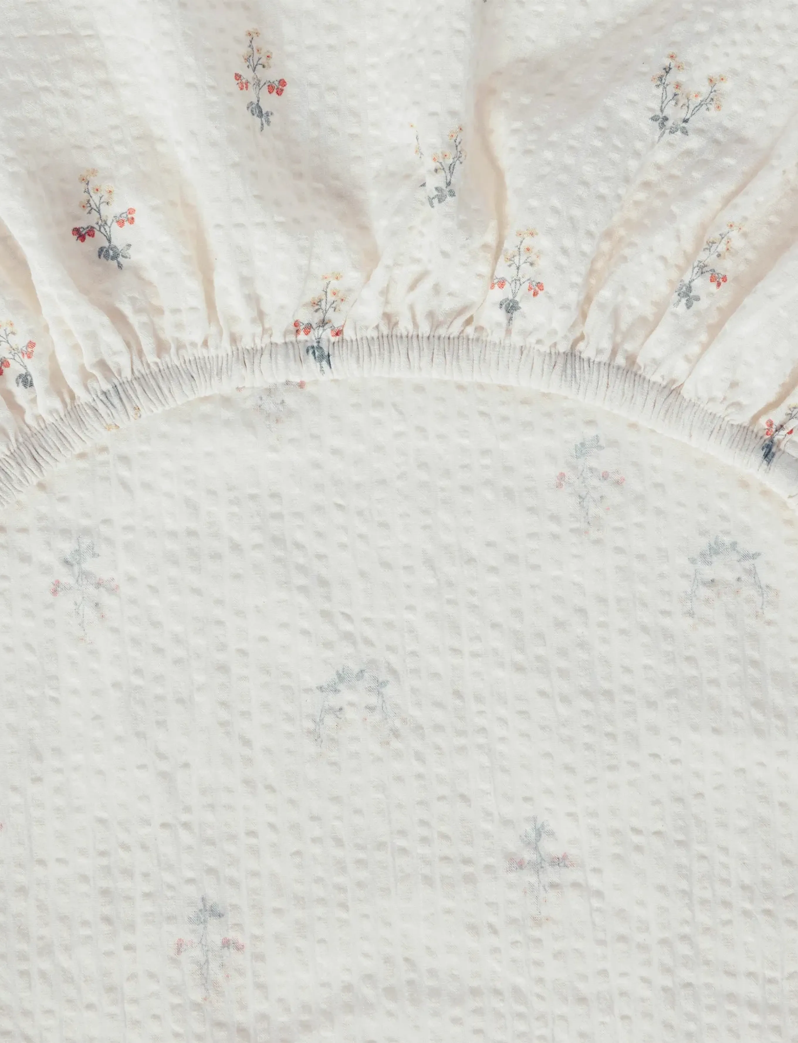 Garbo&Friends - Seersucker Fitted Sheet Junior, 60x120x20 cm, La Fraise - draps - la fraise - 4