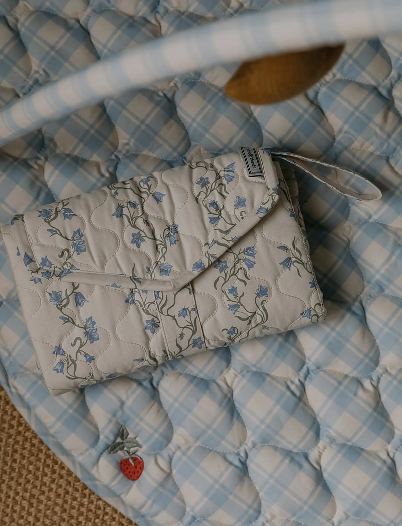 Garbo&Friends - Bell Flower Quilted Change To Go - hoitomatot - bell flower - 0