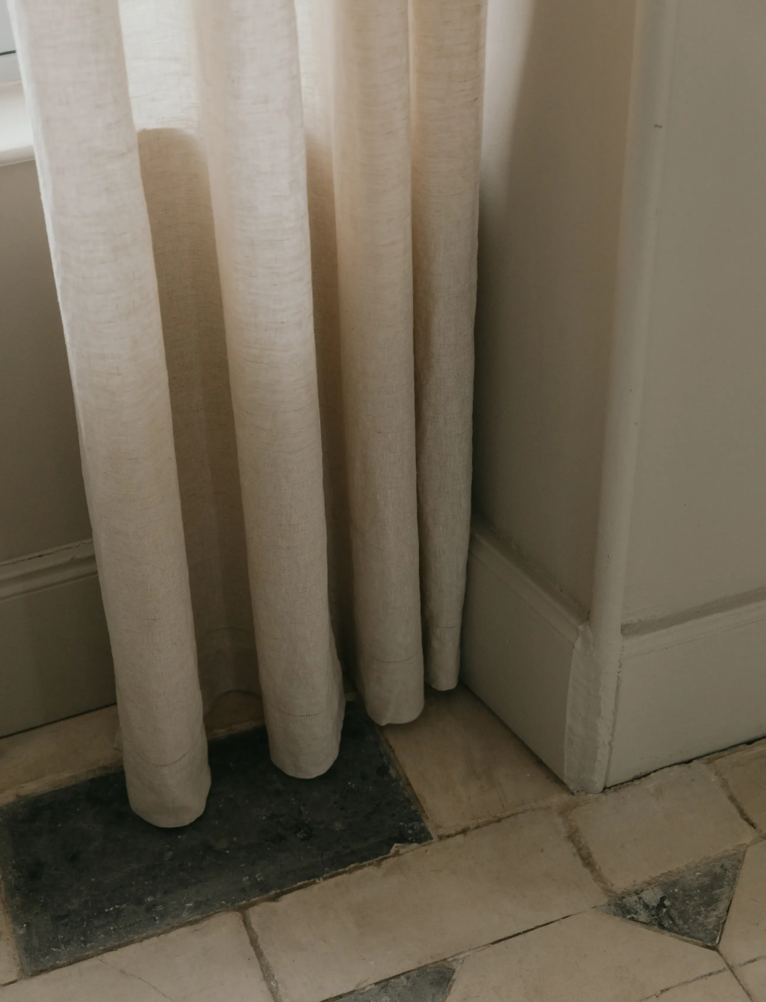 Garbo&Friends Linen Hemstitched Curtain 140X300 Cm 2-Pack, cm, Curtains, Creme - Long Homeware