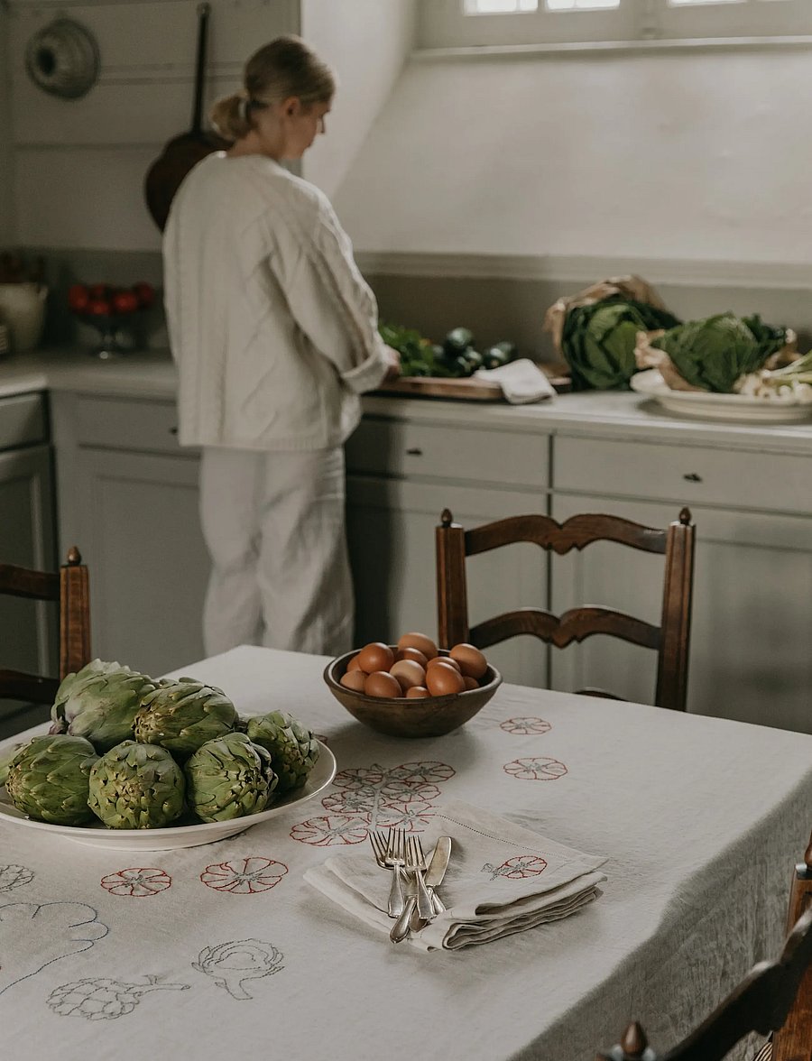 Garbo&Friends - Linen Embroidered Linen tablecloth 140x220cm - nappes et chemins de table - linen - 5