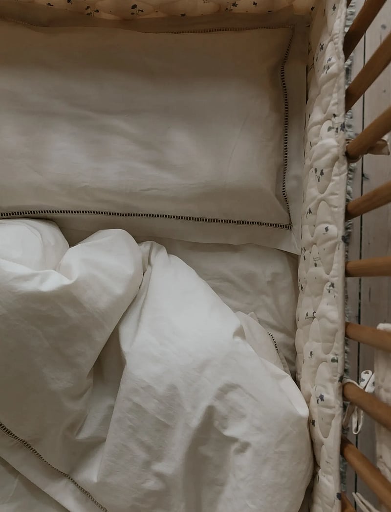 Garbo&Friends - Ladder Lace Bed Set Junior, 100x130/ 35x55 cm, Pearl - voodiriiete komplektid - pearl - 0