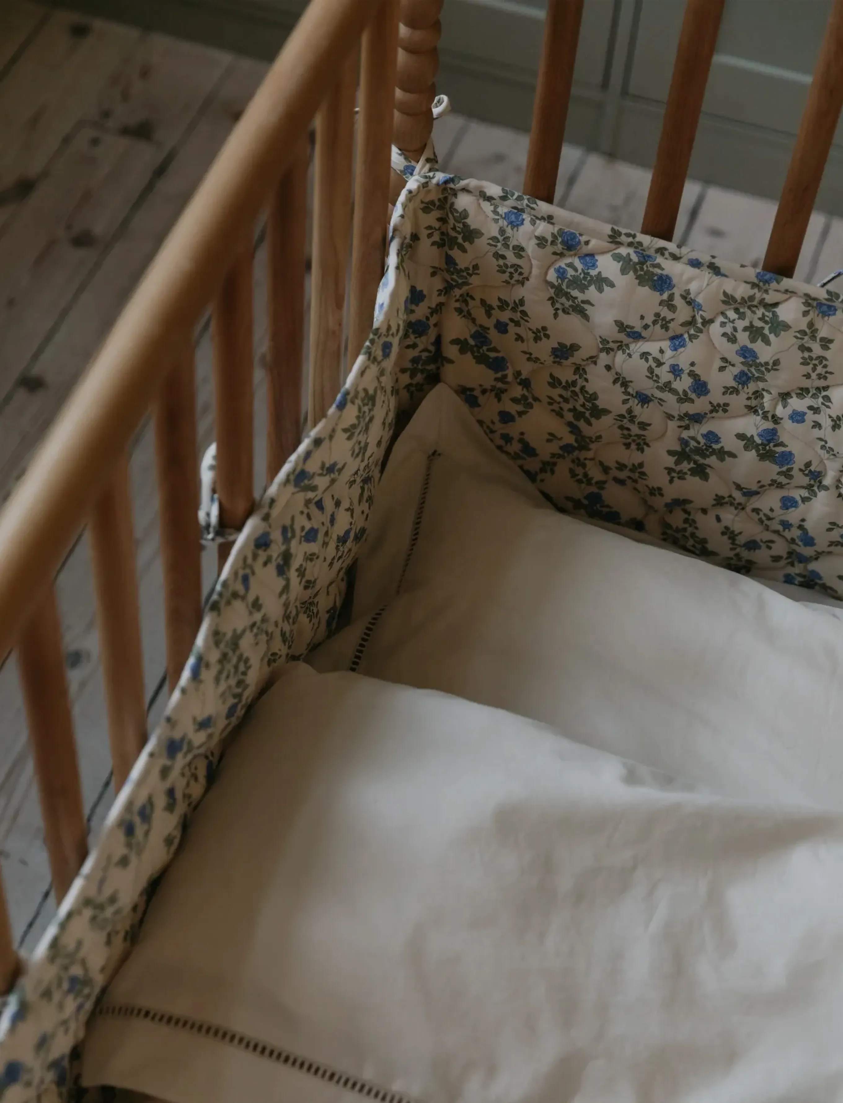 Garbo&Friends Satin Quilted Crib Bumper, 360X30X0,5 Cm, Jardim, 360X30X0.5 cm, Baby Beds & Accessories, Creme - Bed Kinder