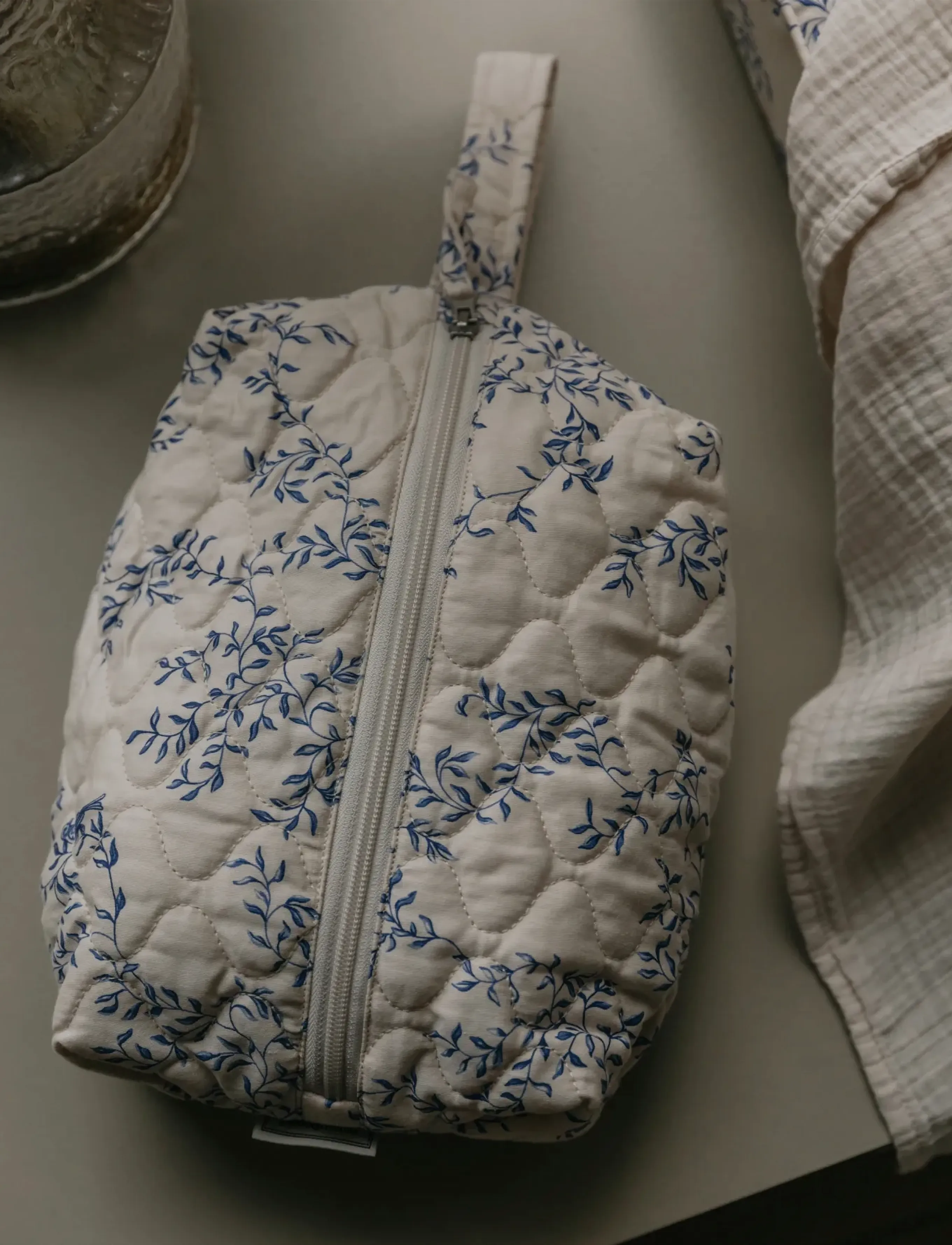Garbo&Friends Satin Quilted Toiletry Bag Small, 22X15X7 Cm, Jardim, cm, Care & Hygiene, Blau - Changing Bags, Kinder